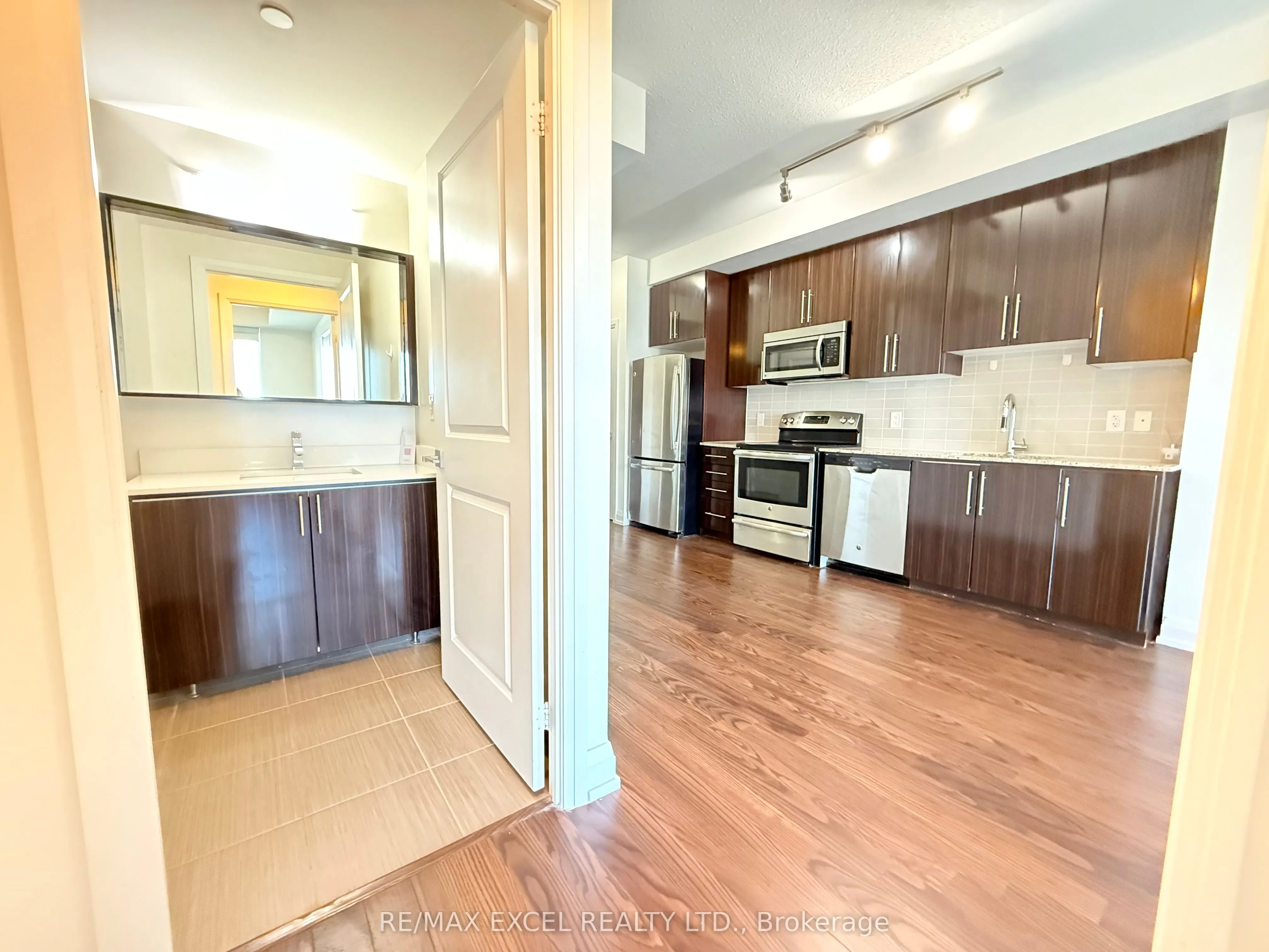 7171 Yonge Street, #1605