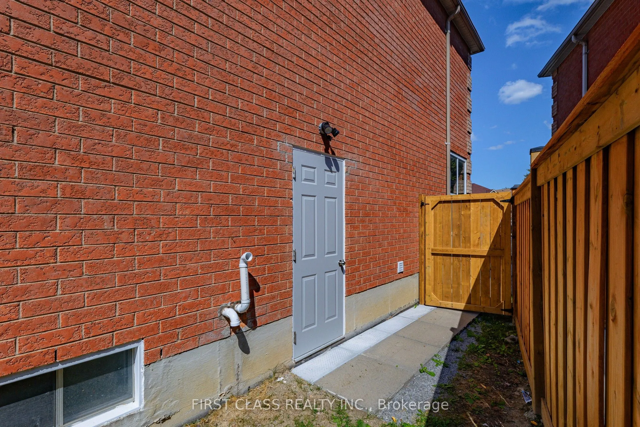 53 Manston Crescent