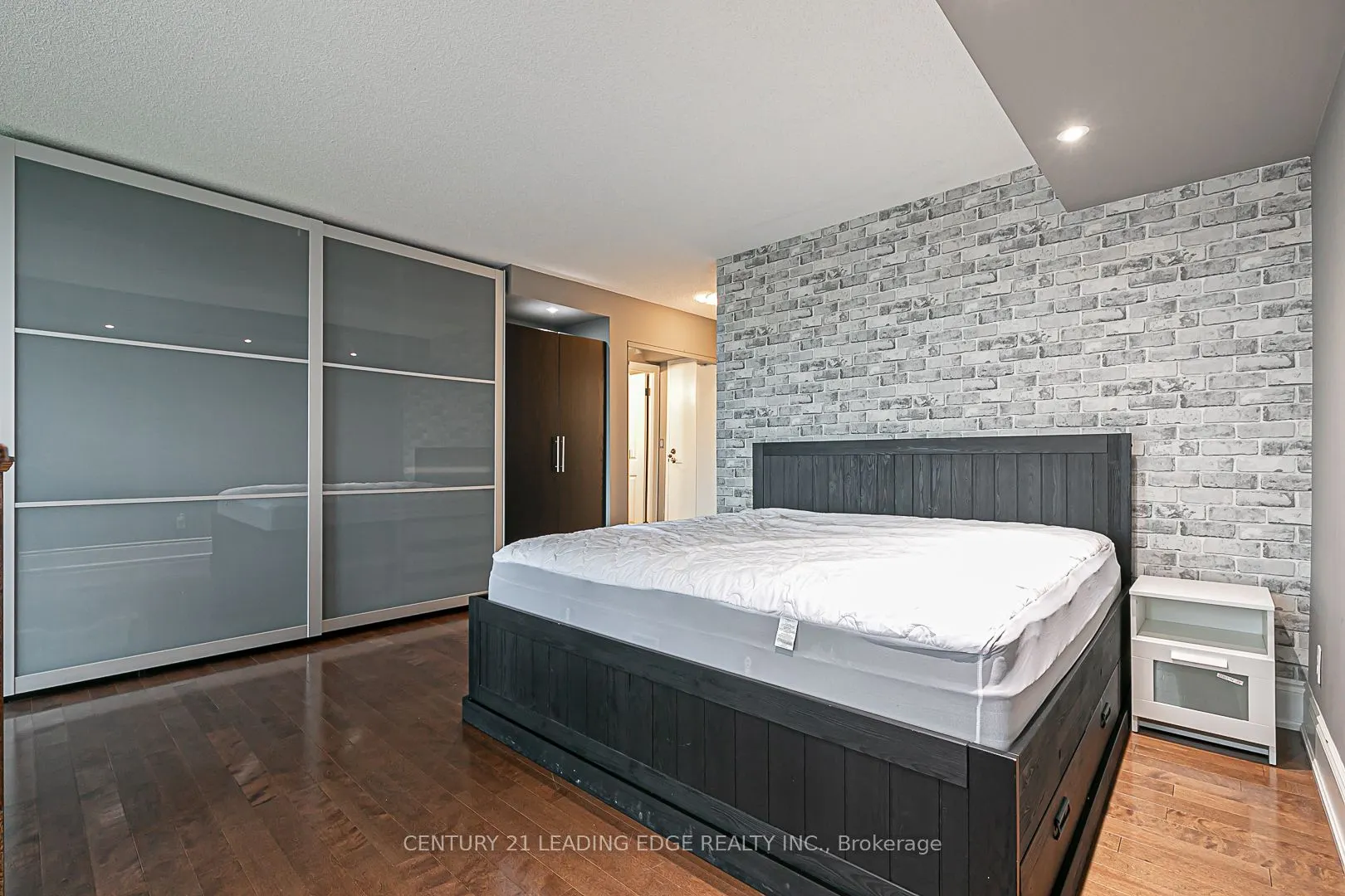 3 ELLESMERE Street, #202