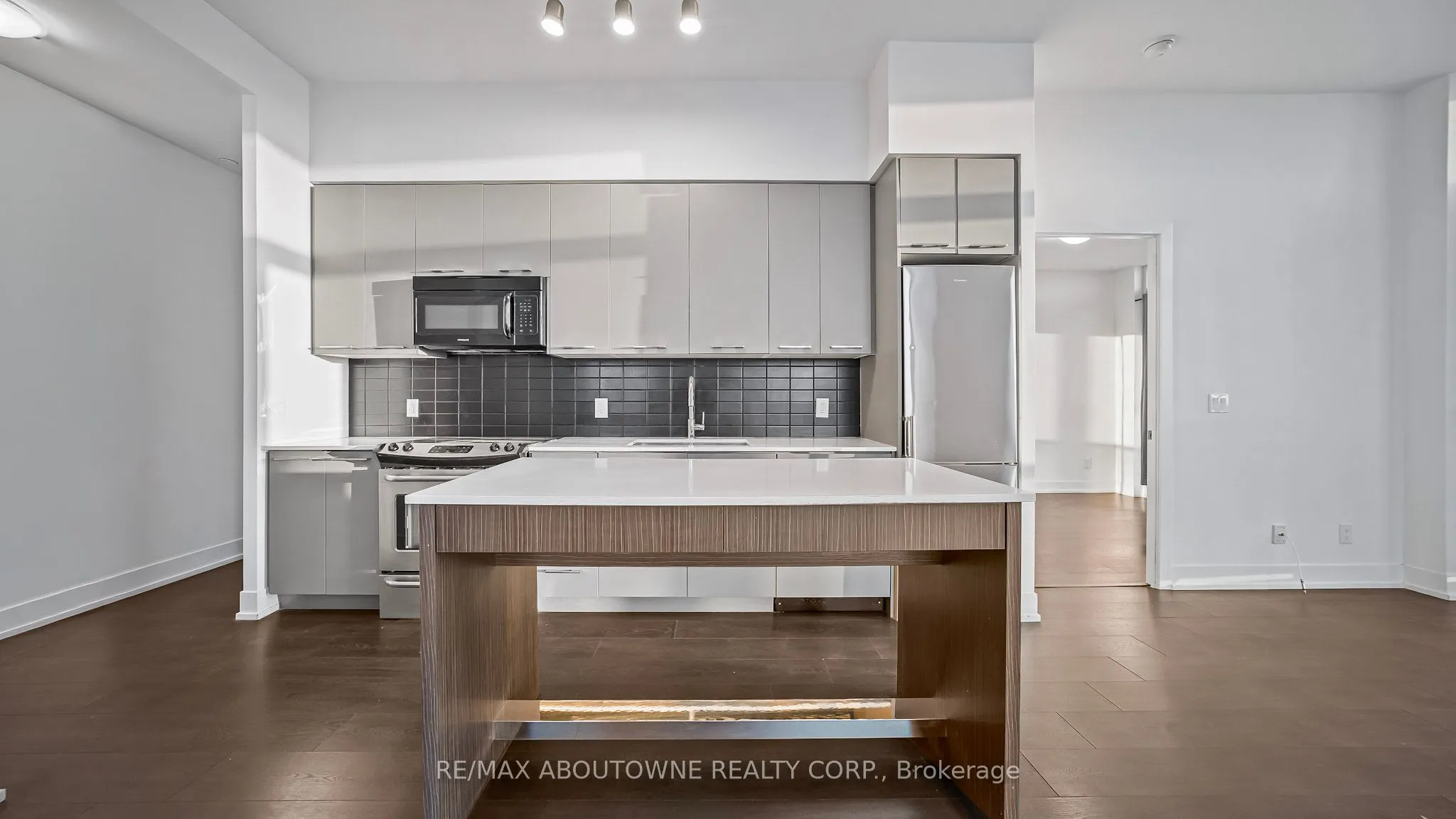 9471 Yonge Street, #LPH07