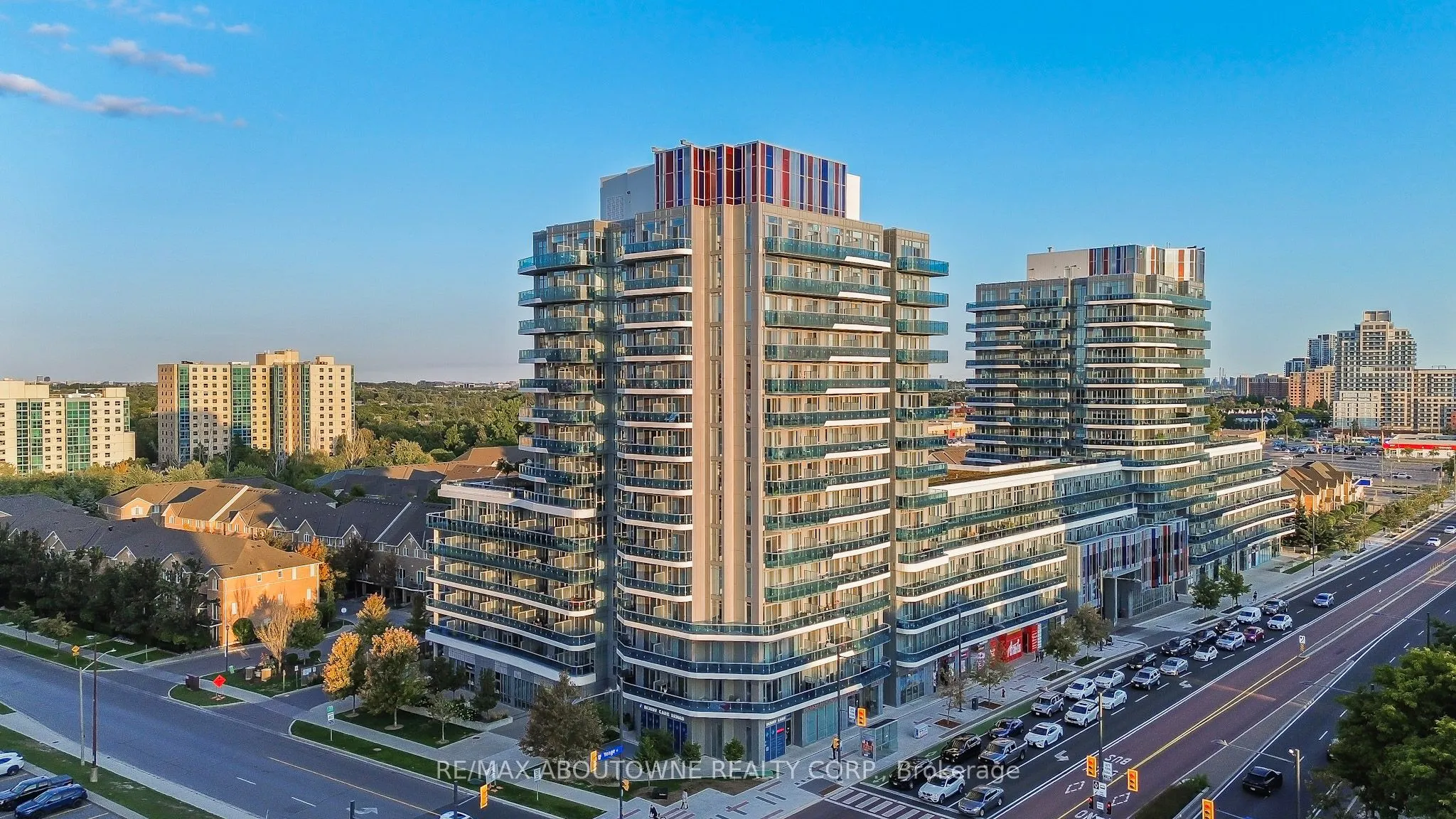 9471 Yonge Street, #LPH07