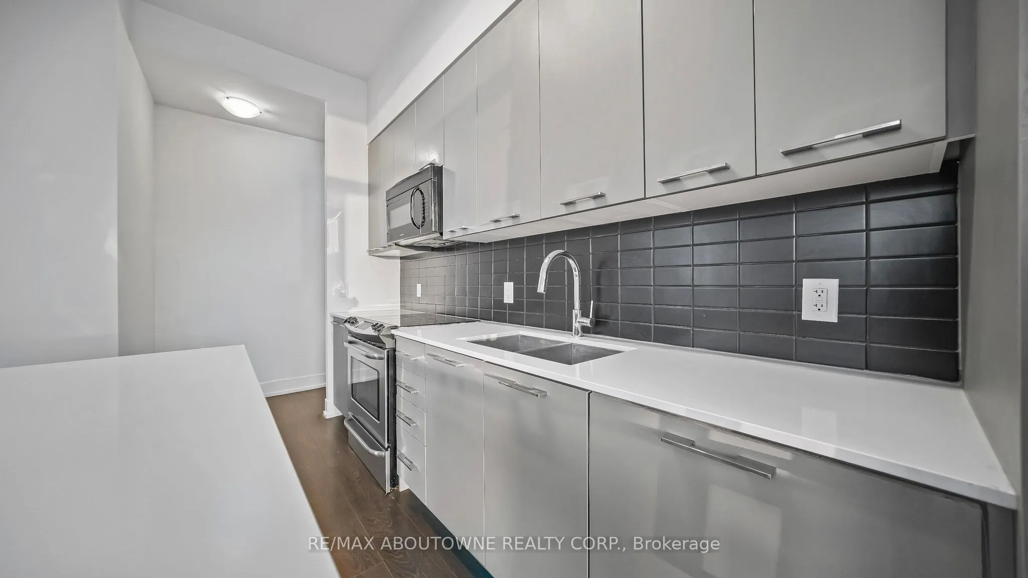 9471 Yonge Street, #LPH07