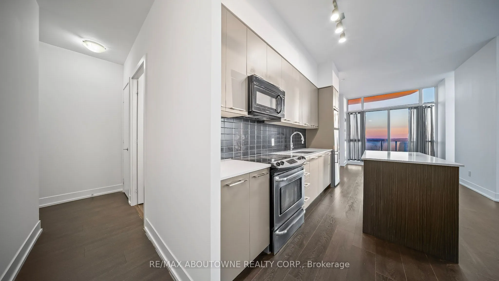 9471 Yonge Street, #LPH07
