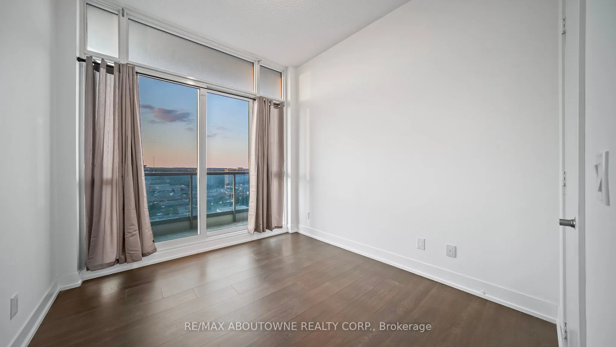 9471 Yonge Street, #LPH07
