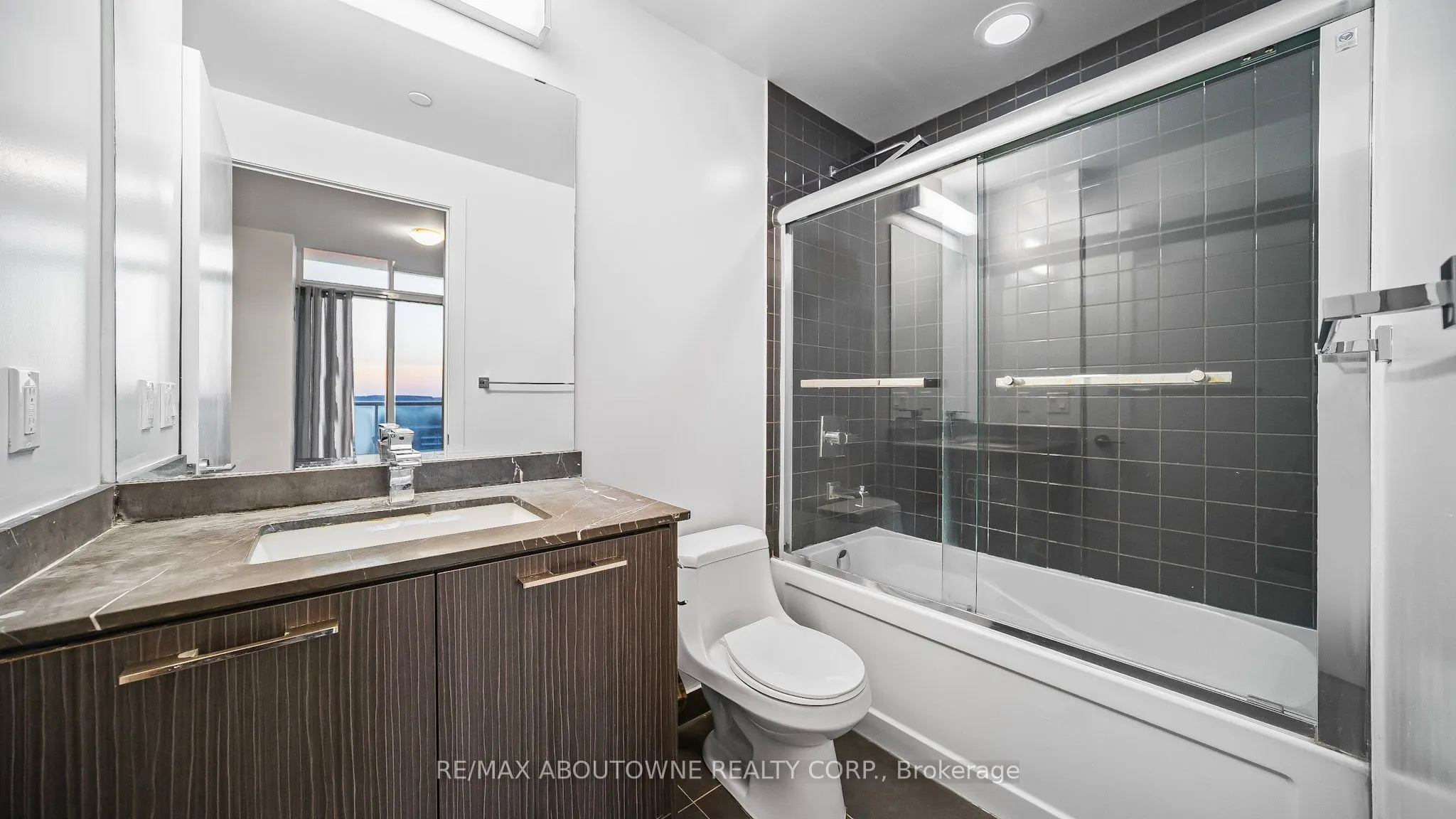 9471 Yonge Street, #LPH07