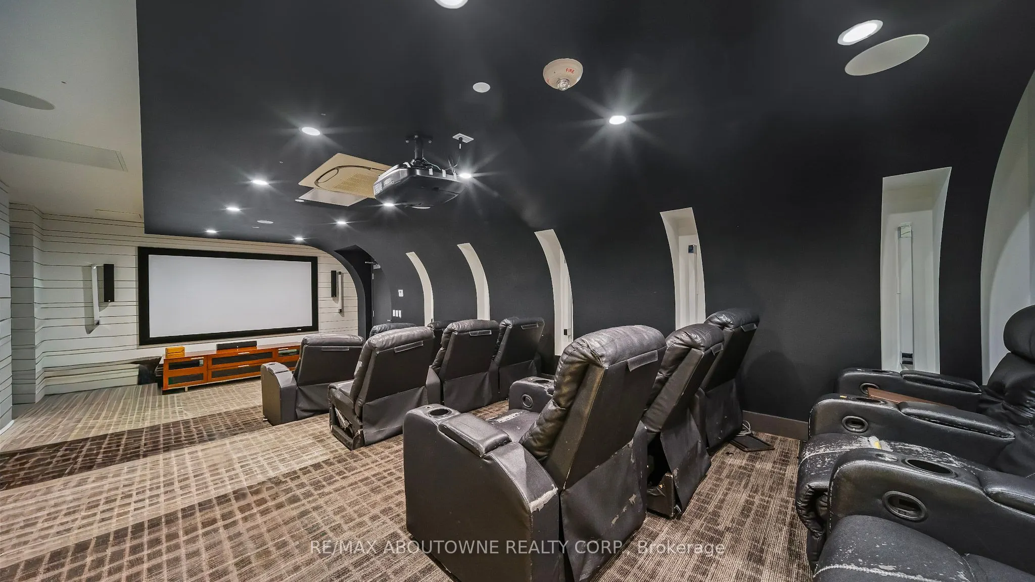 9471 Yonge Street, #LPH07