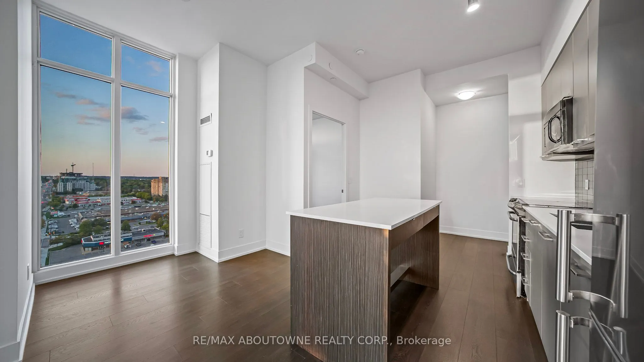 9471 Yonge Street, #LPH07