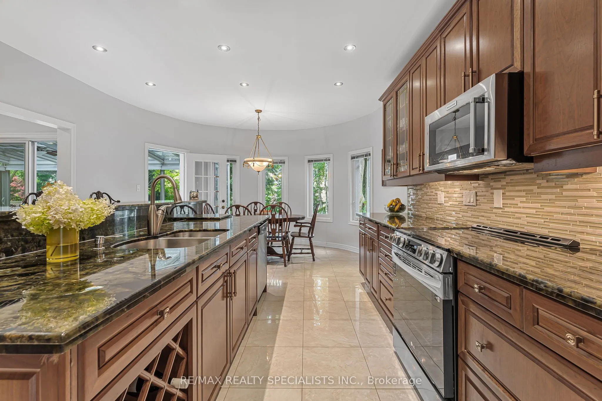 91 Silver Rose Crescent
