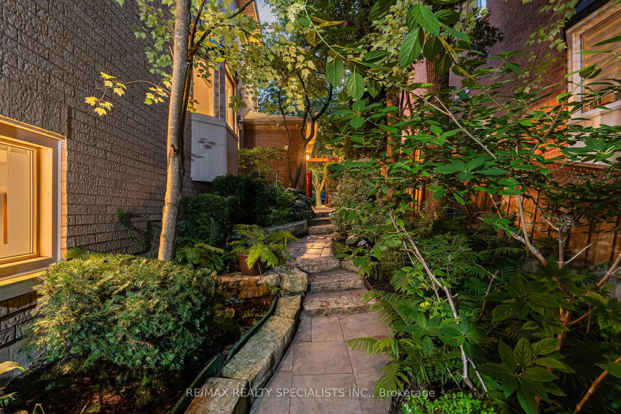 91 Silver Rose Crescent