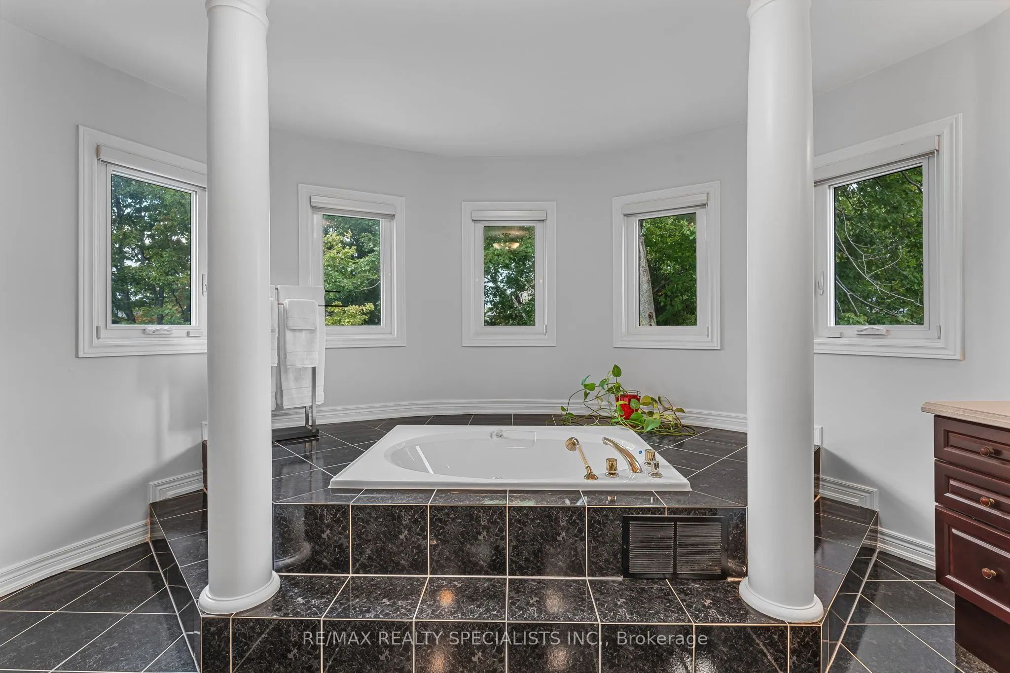 91 Silver Rose Crescent