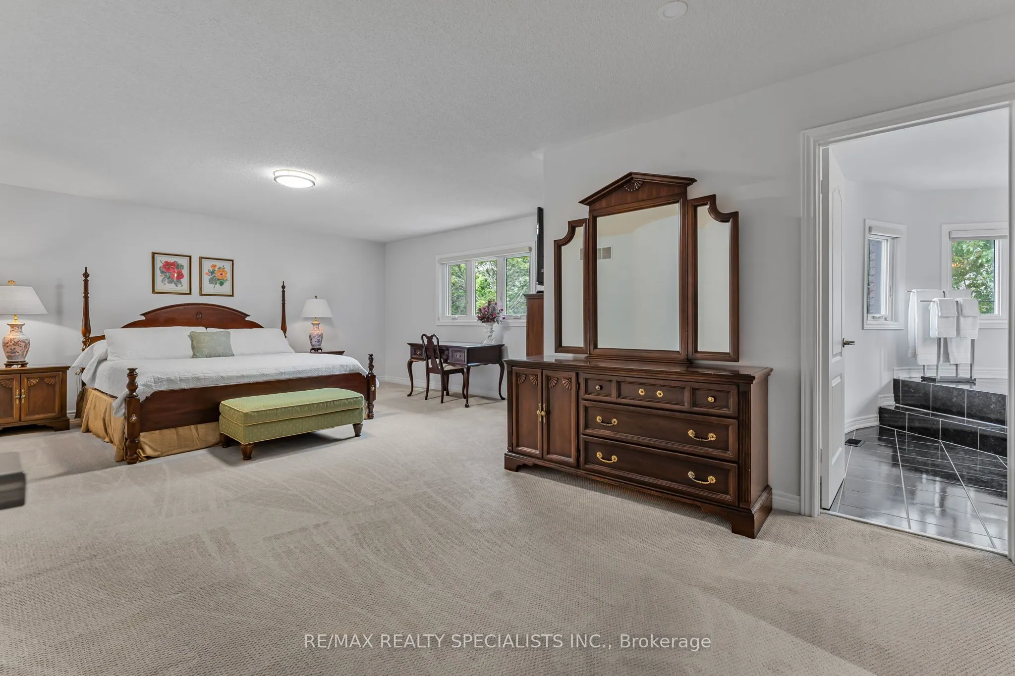 91 Silver Rose Crescent