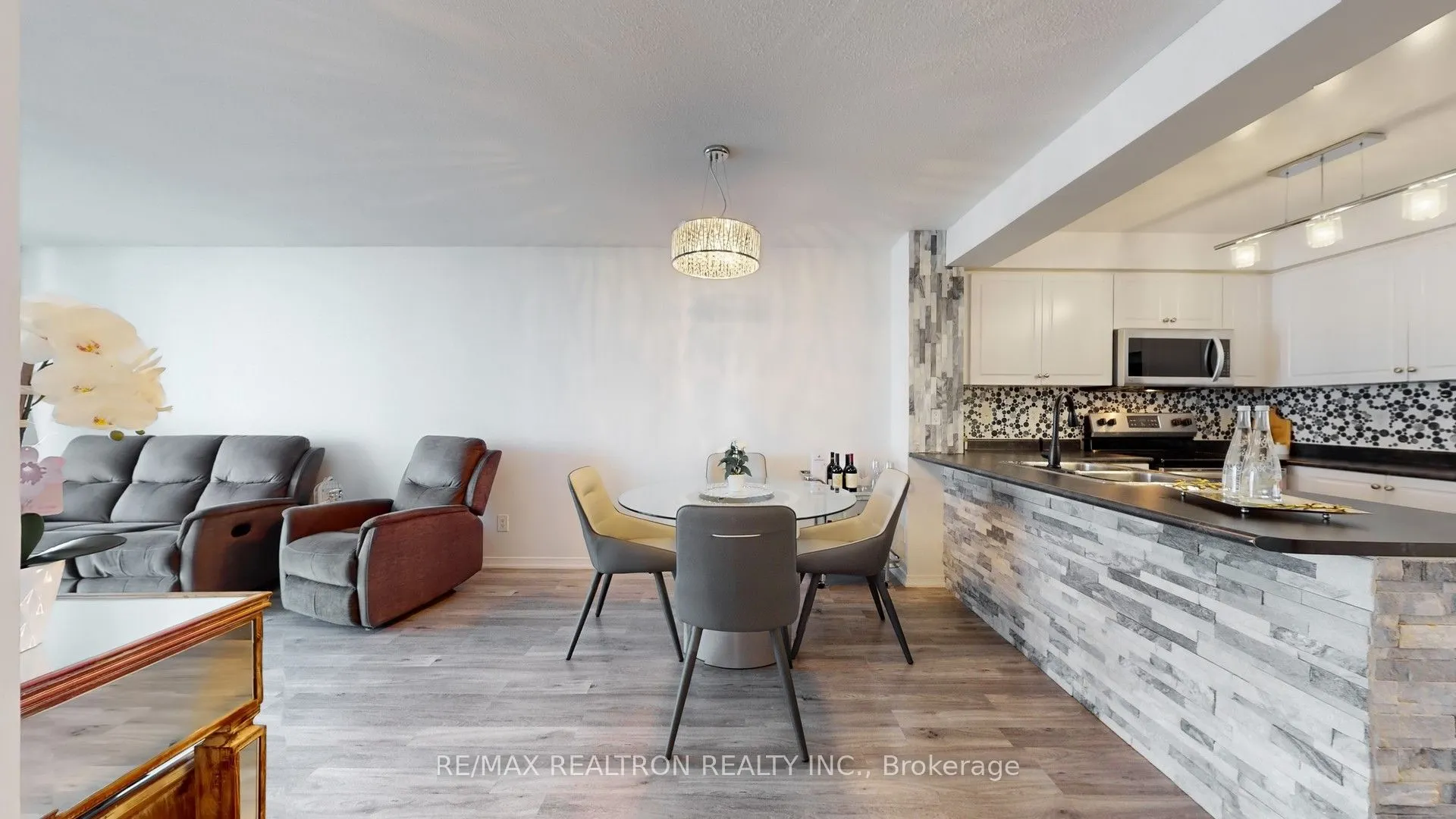 310 Red Maple Road, #608