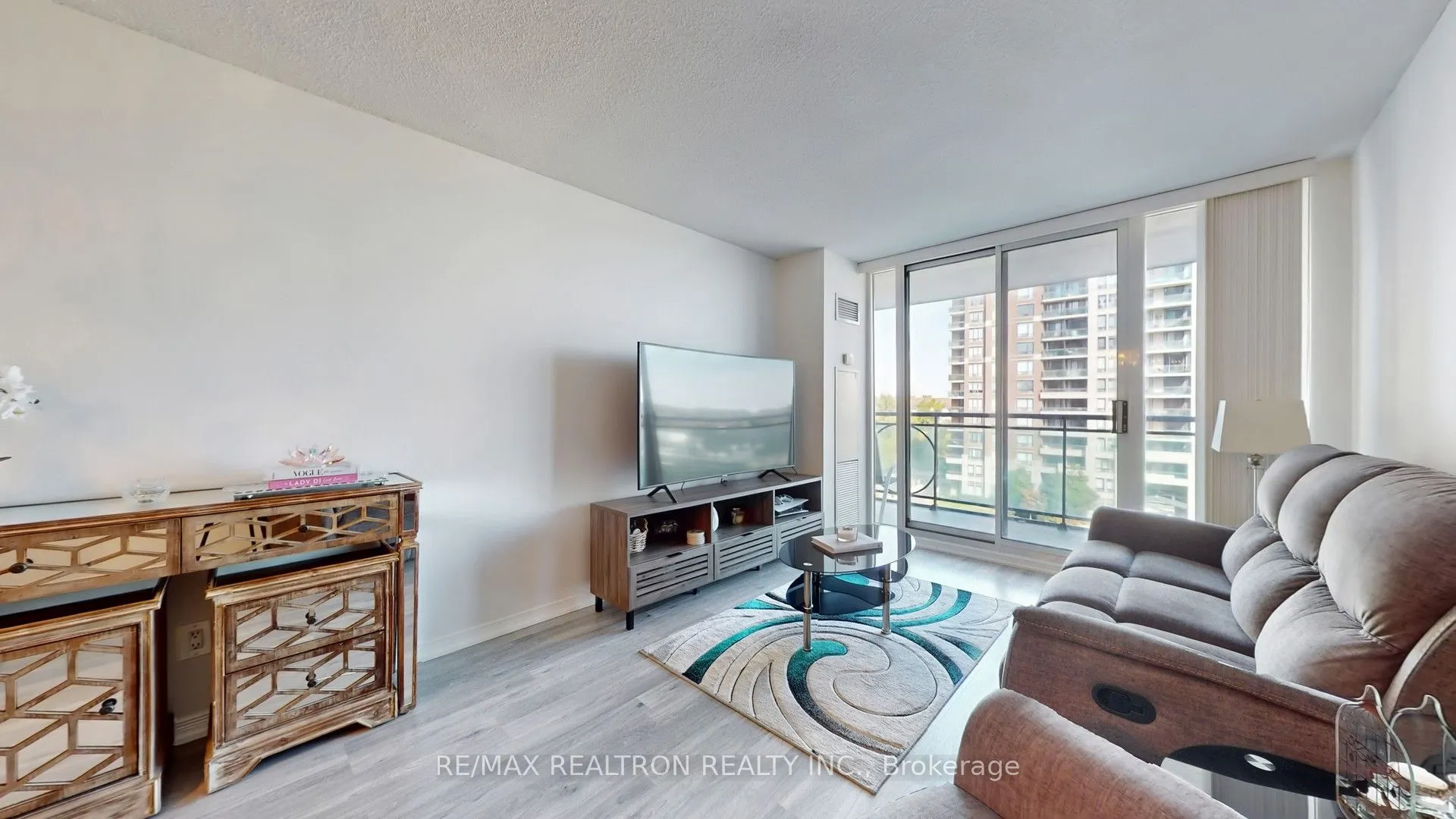 310 Red Maple Road, #608
