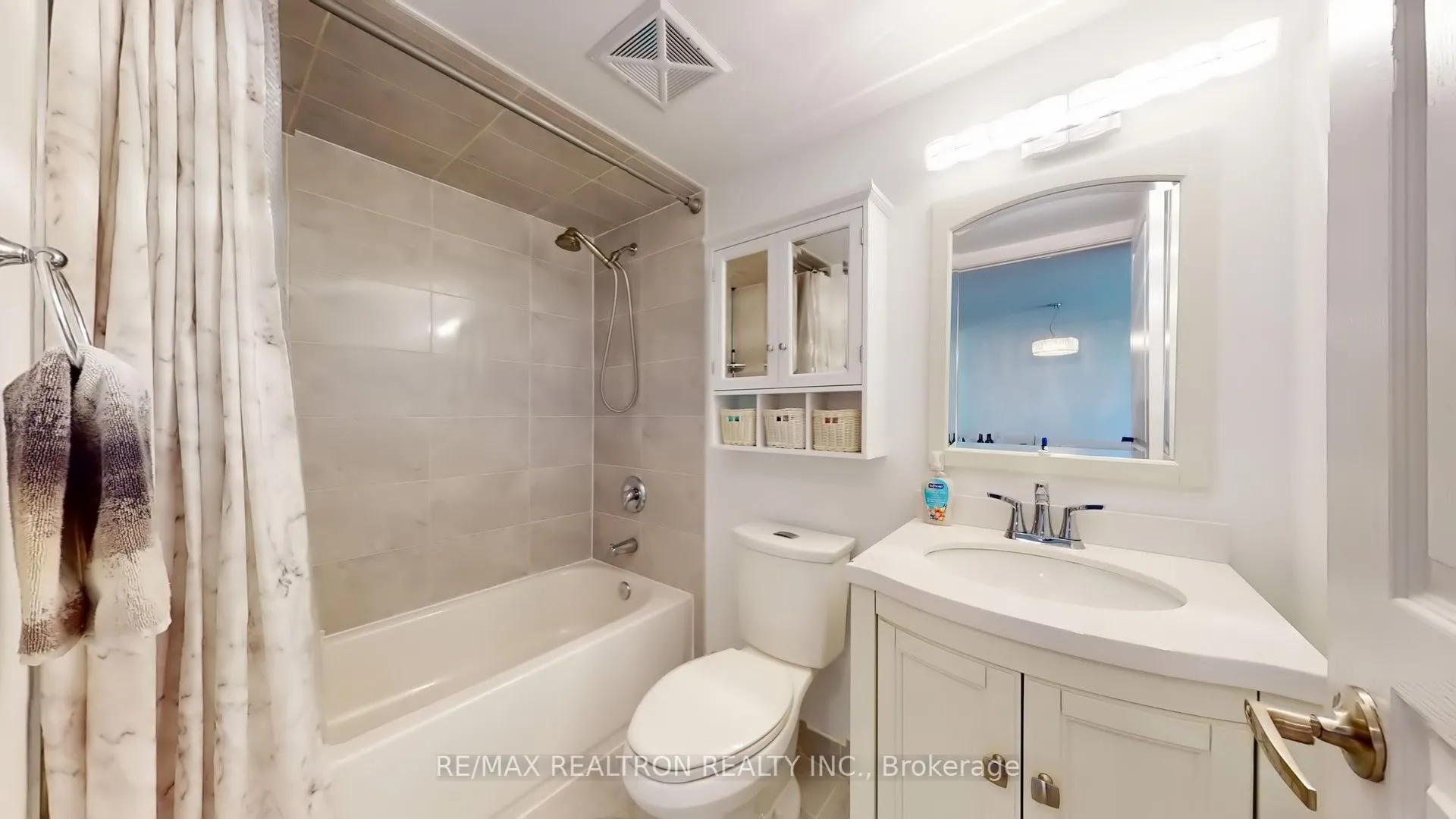 310 Red Maple Road, #608