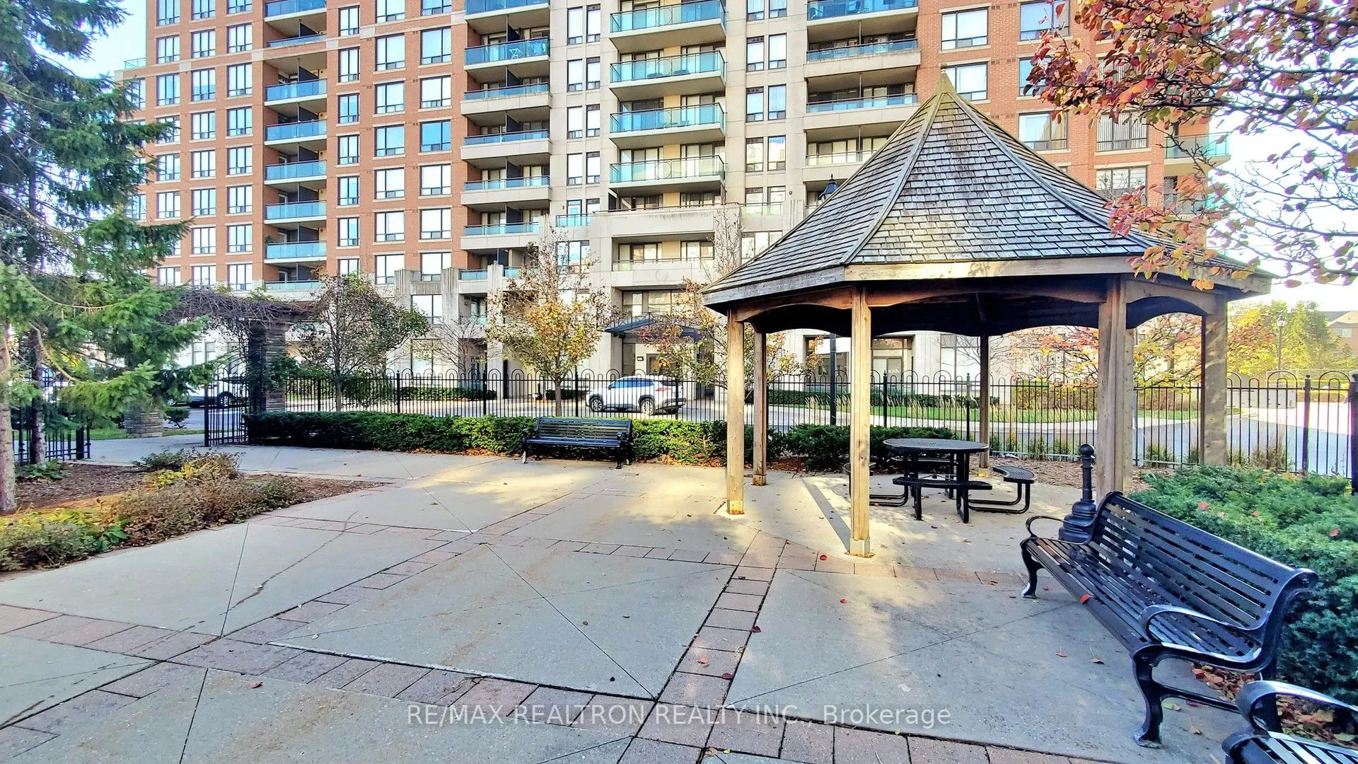 310 Red Maple Road, #608