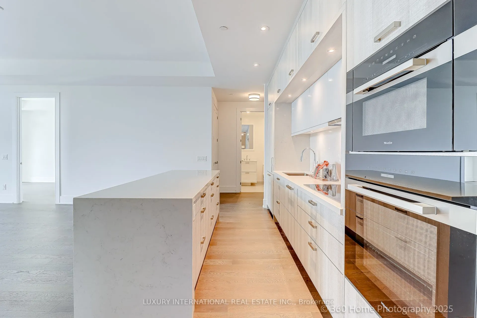 399 Royal Orchard Boulevard, #404