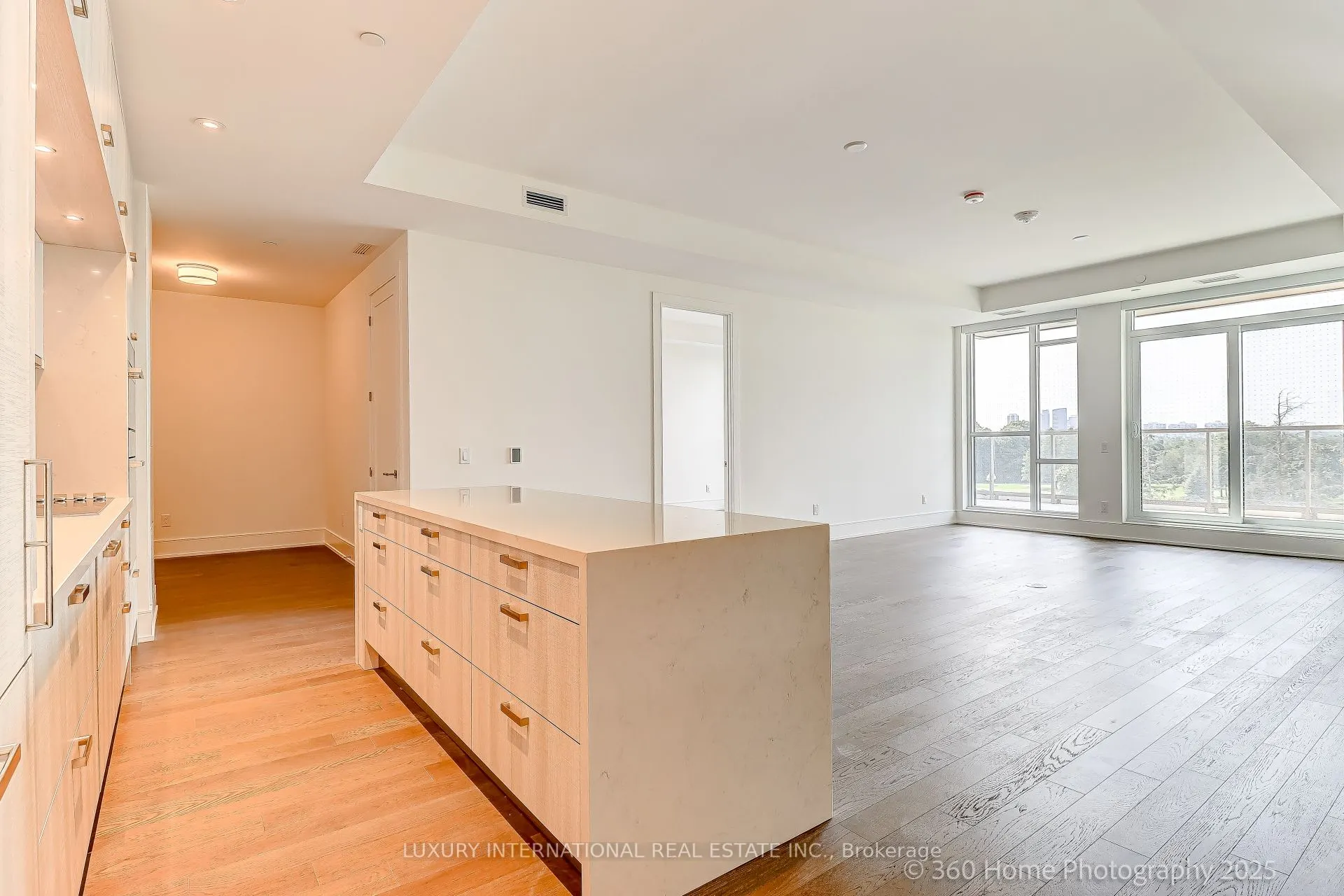 399 Royal Orchard Boulevard, #404