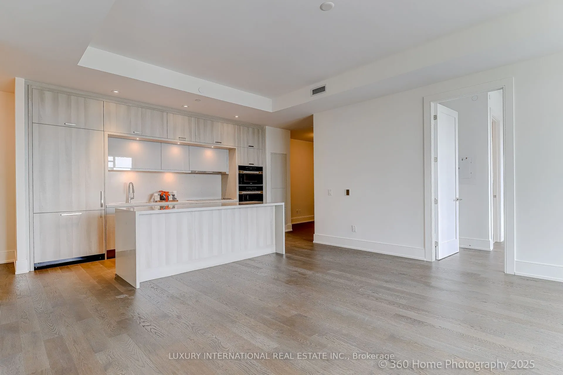 399 Royal Orchard Boulevard, #404