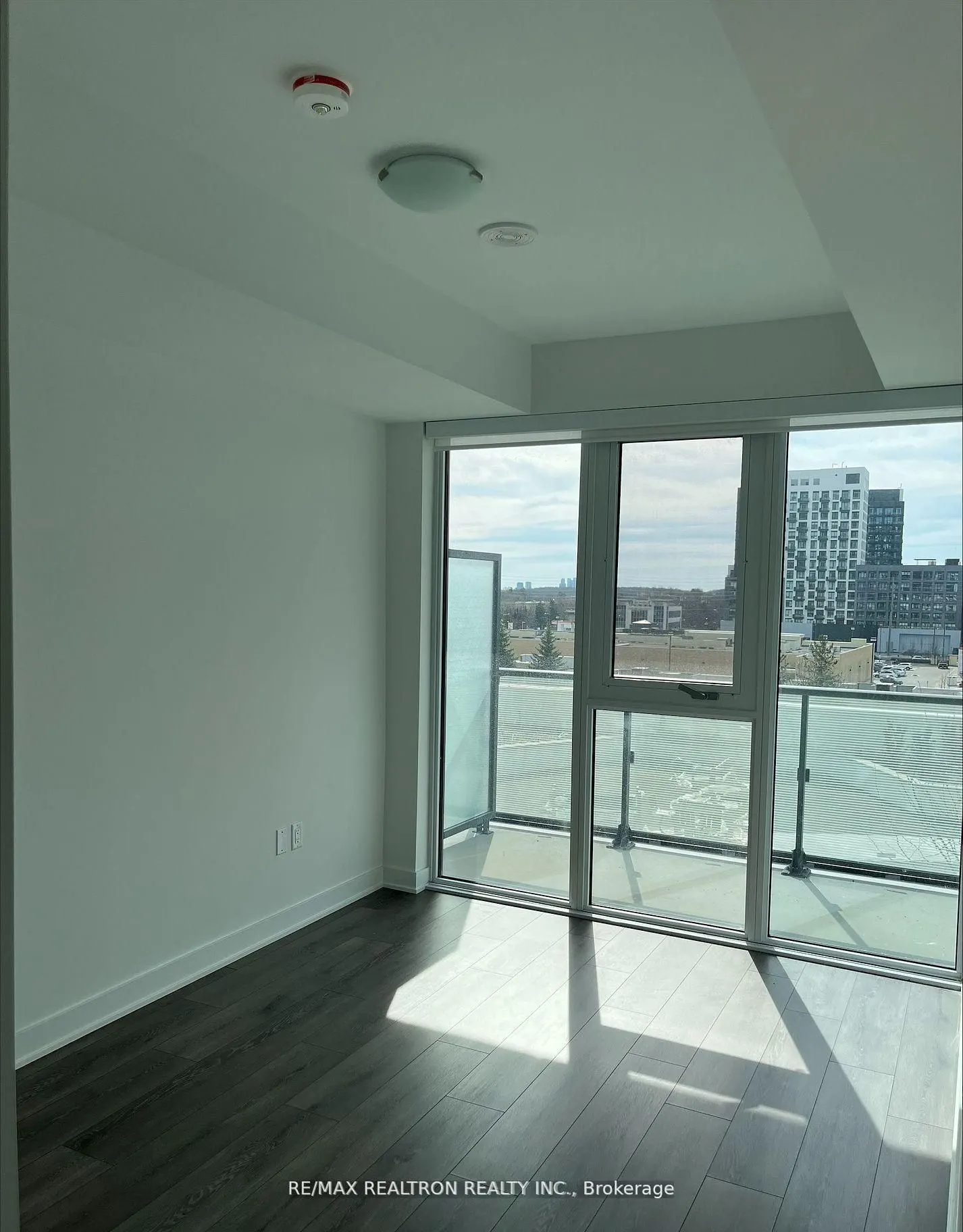 95 Oneida Crescent, #410