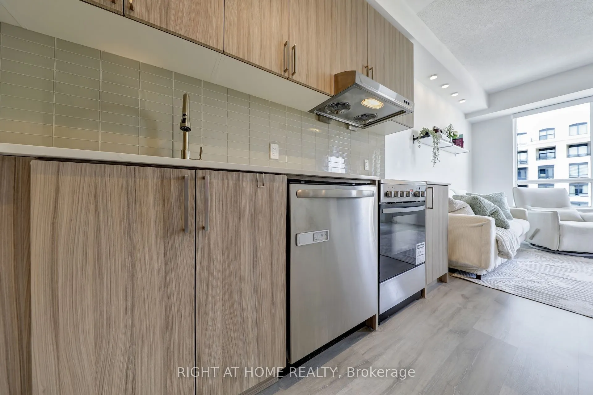 278 Buchanan Drive, #602E
