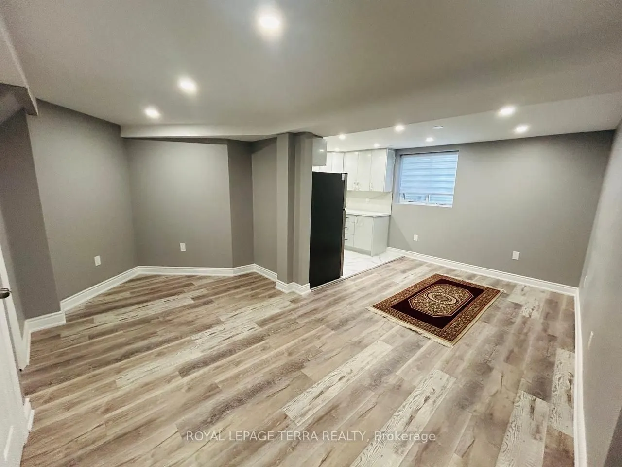 1120 LESLIE Drive