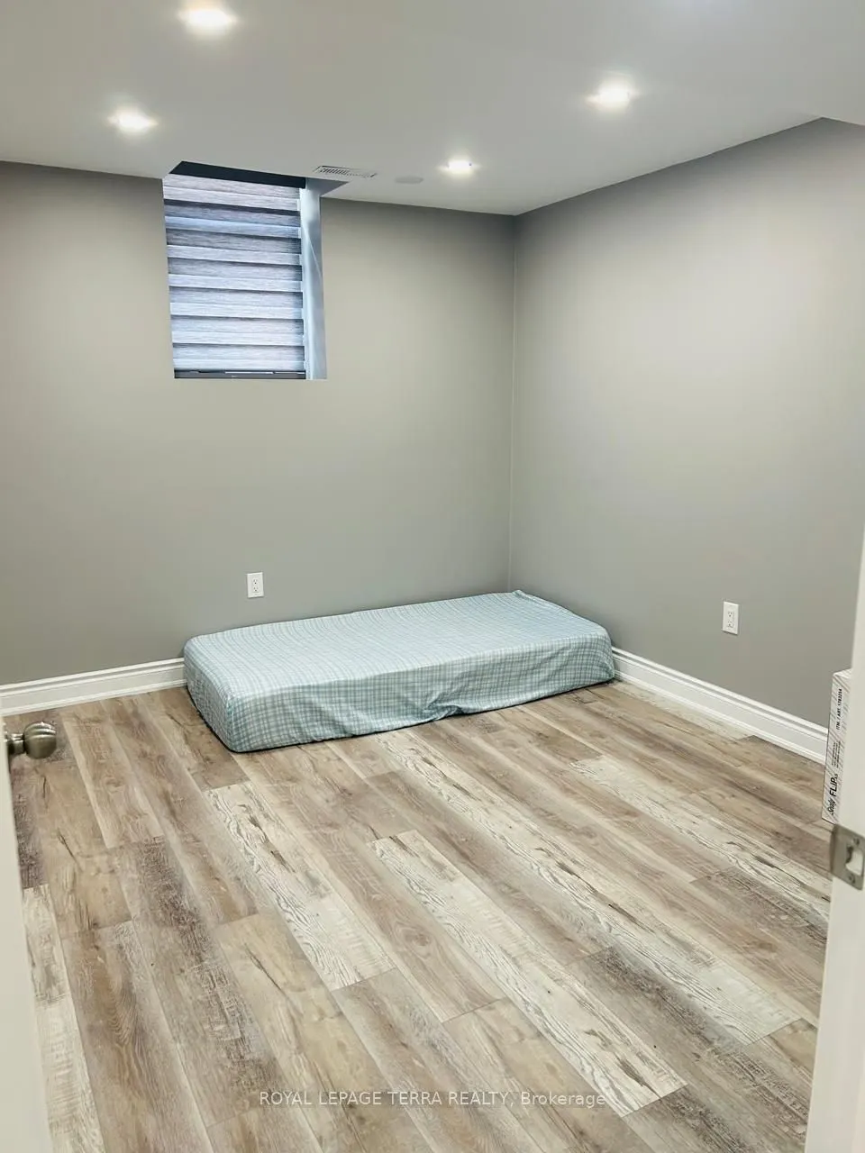 1120 LESLIE Drive