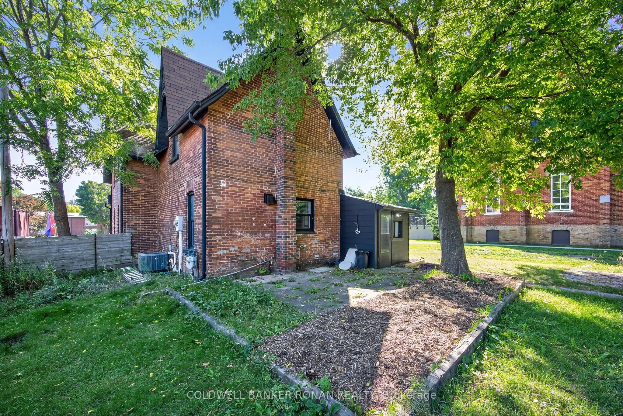 76 Queen Street N