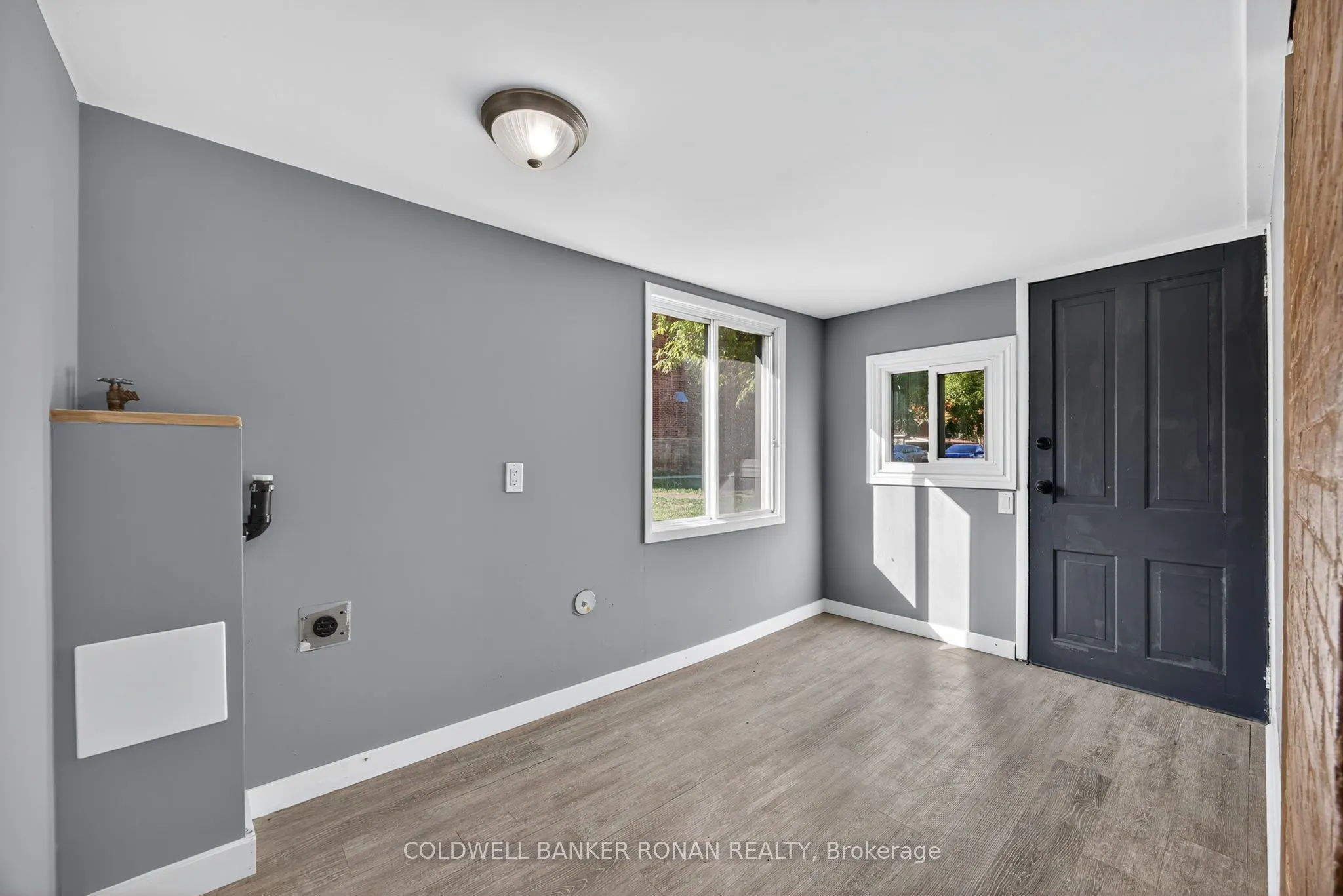 76 Queen Street N