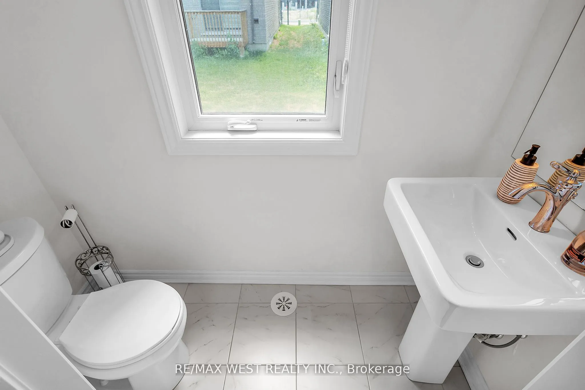 15 Quilico Road N