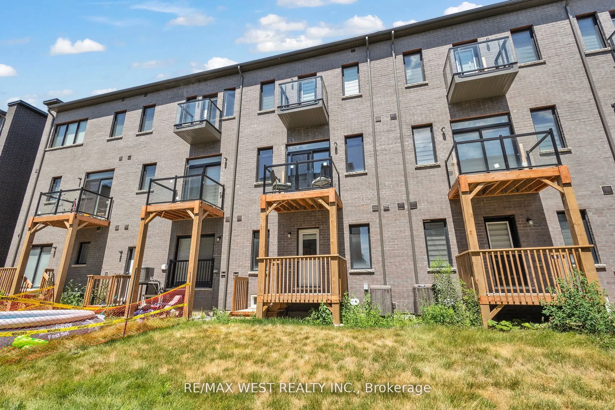 15 Quilico Road N