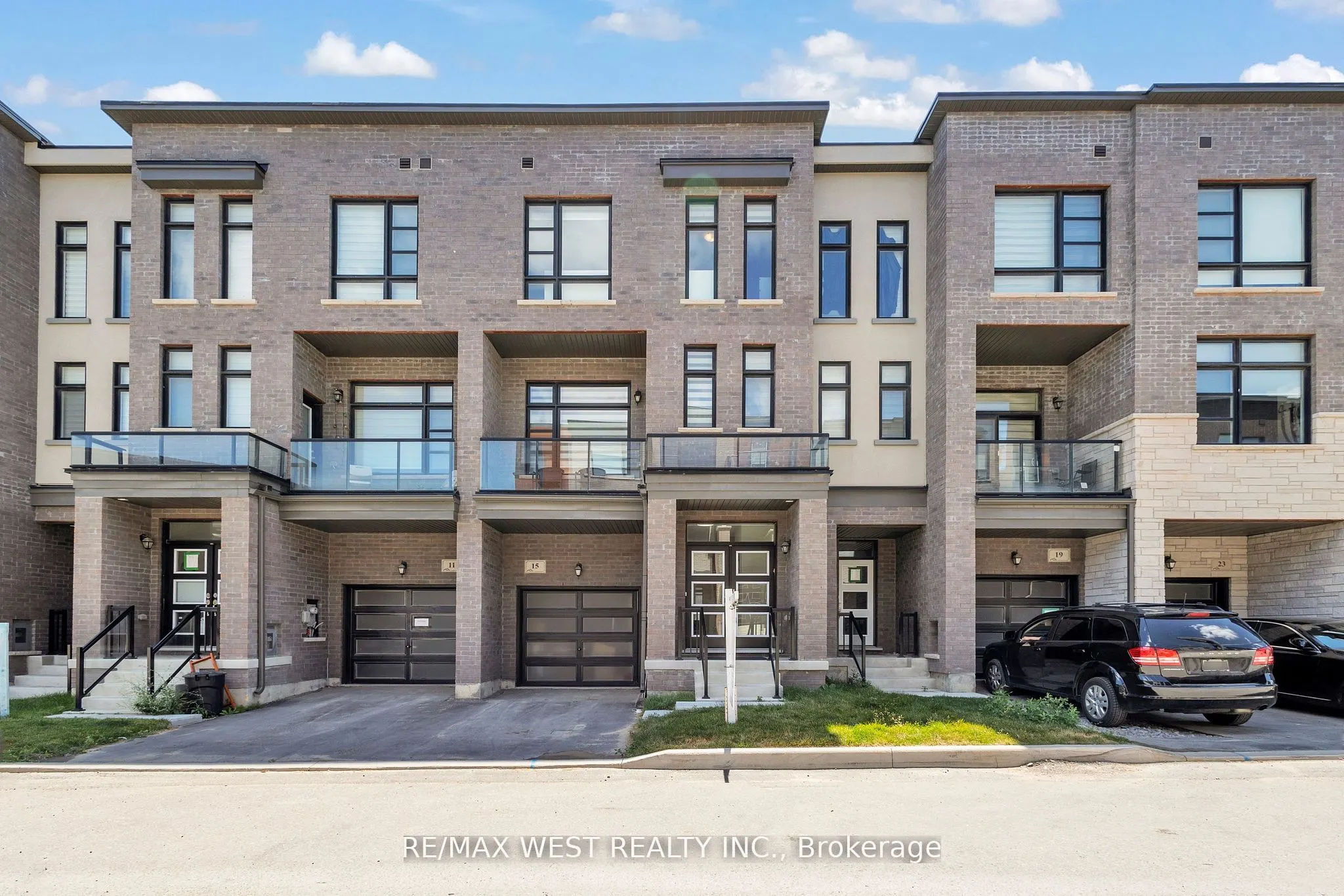 15 Quilico Road N