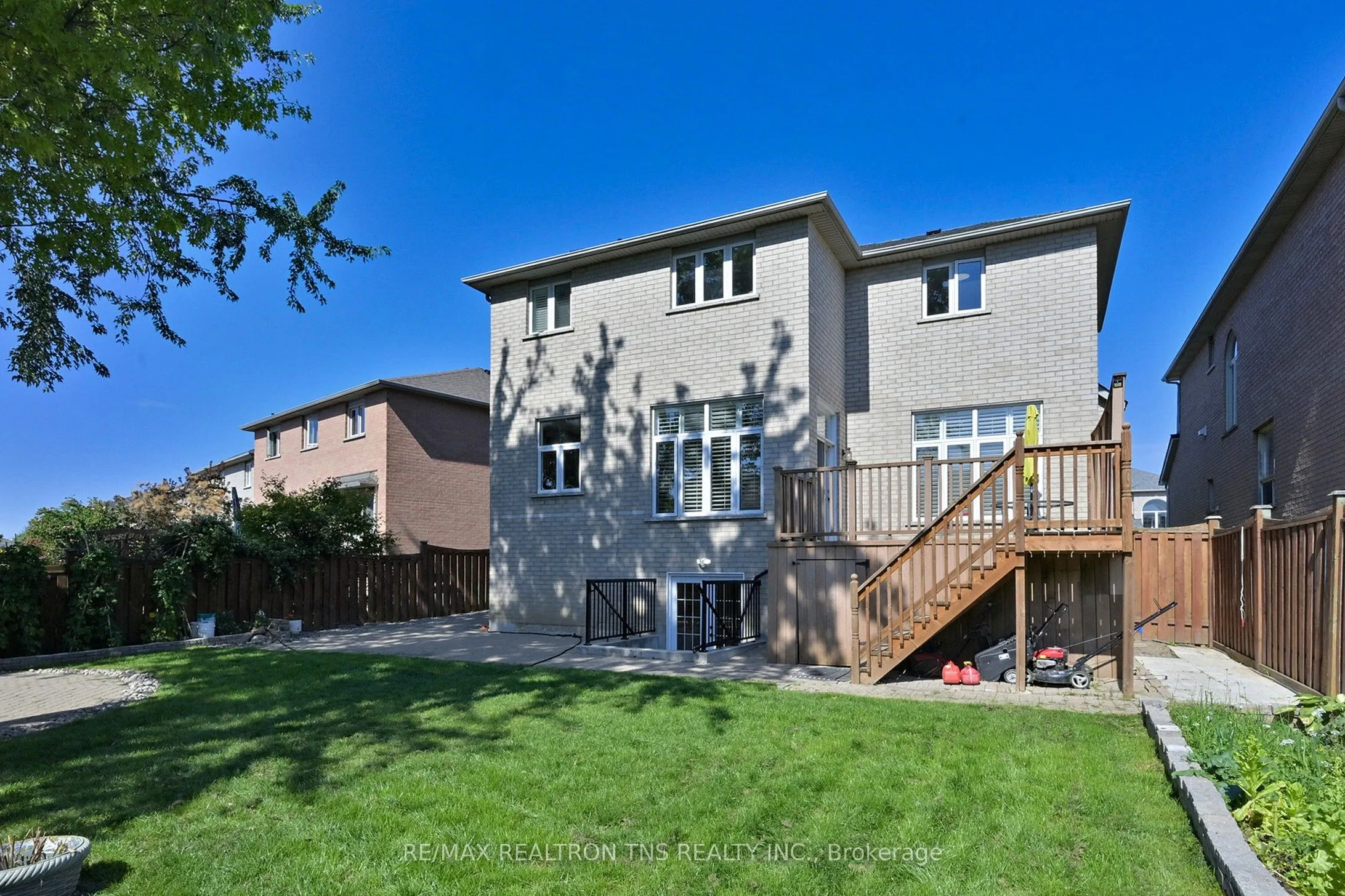 177 Alpine Crescent