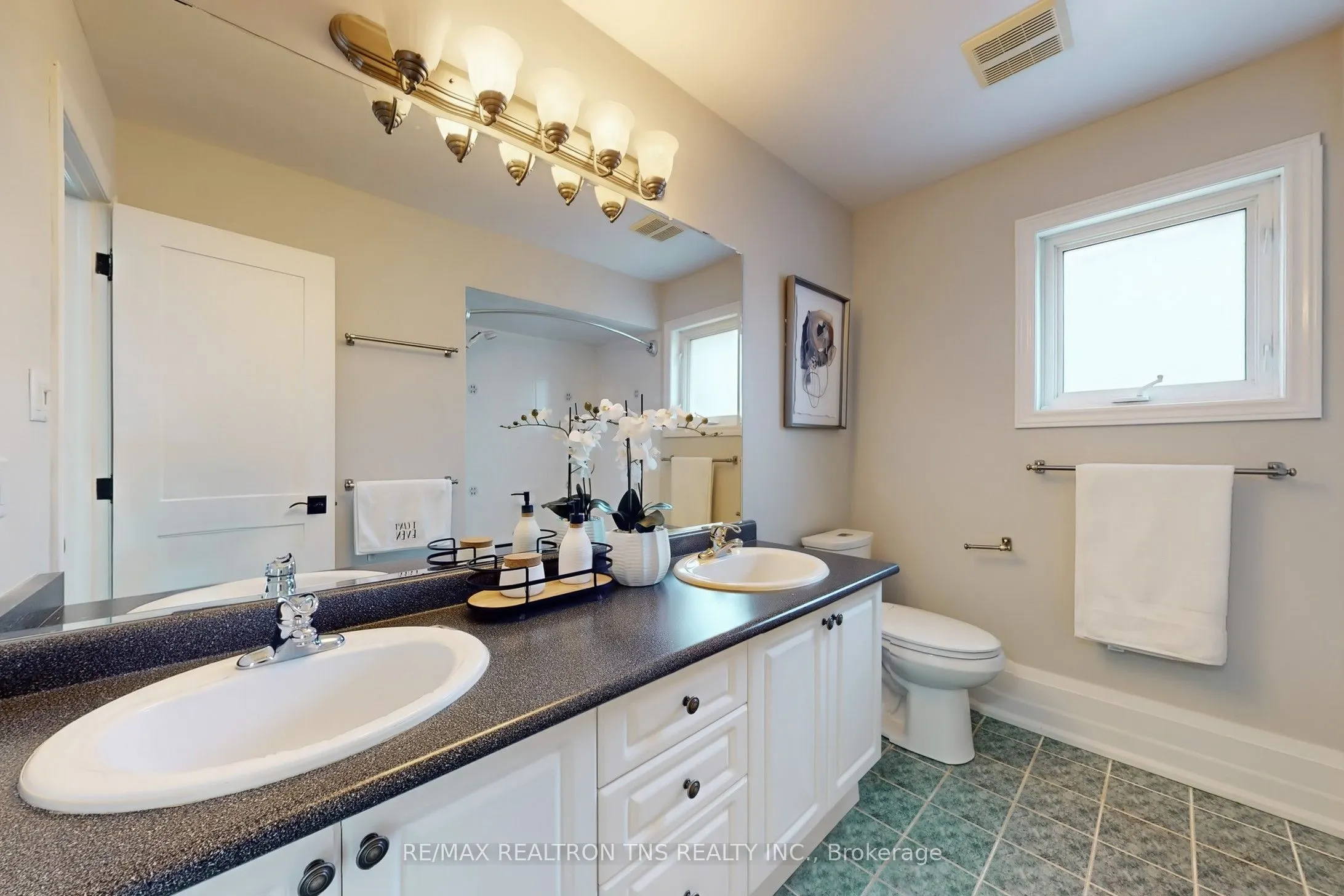 177 Alpine Crescent