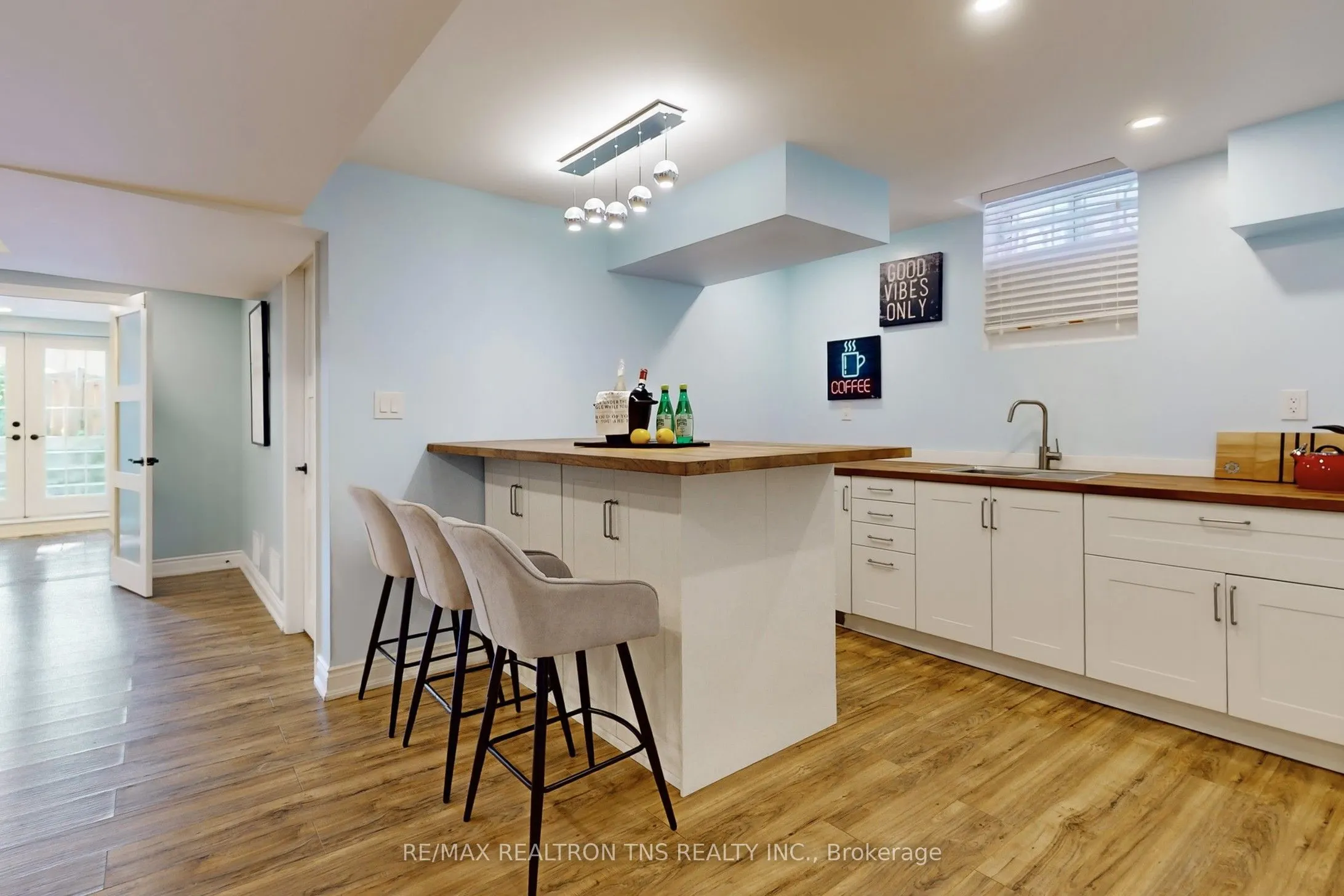 177 Alpine Crescent