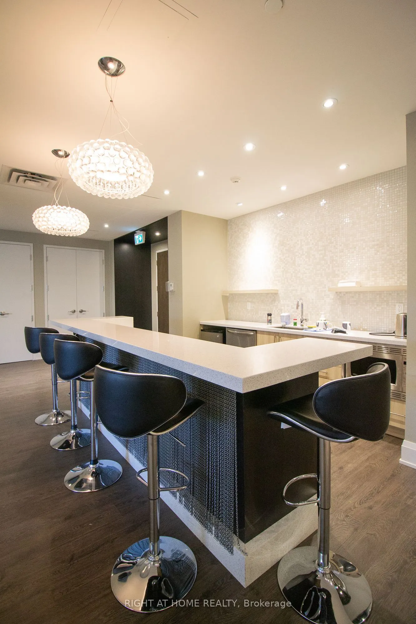 15277 Yonge Street, #704A