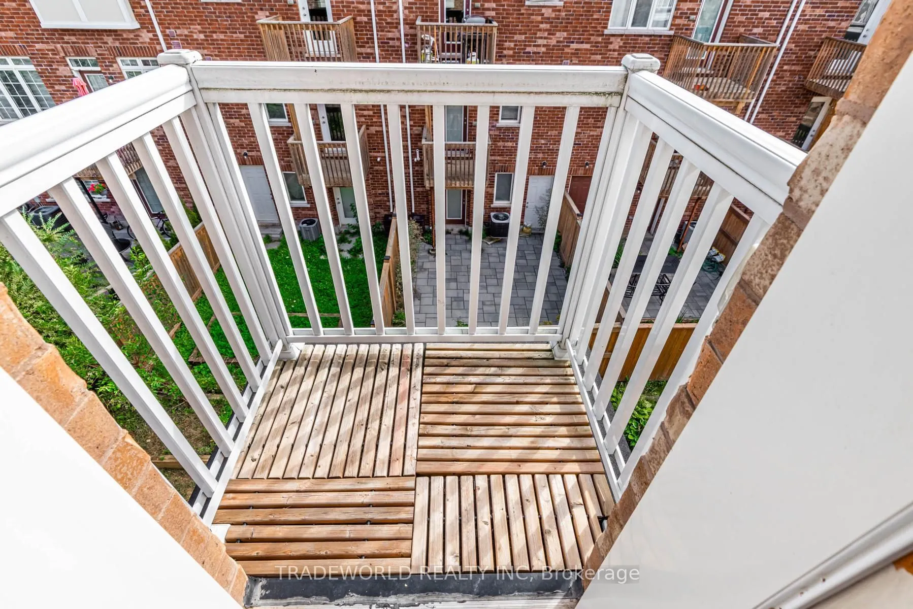 11 Roy Grove Way