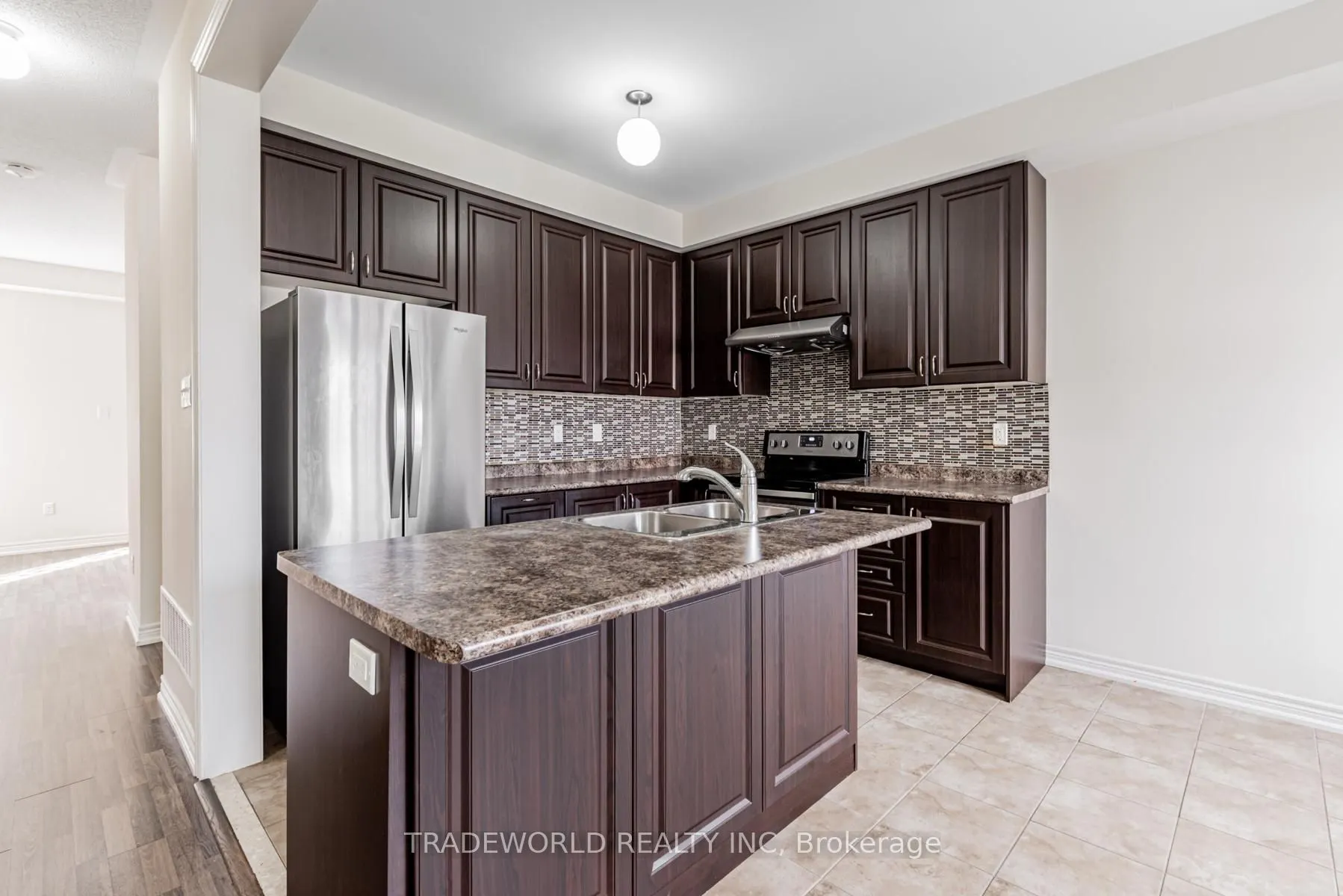 11 Roy Grove Way