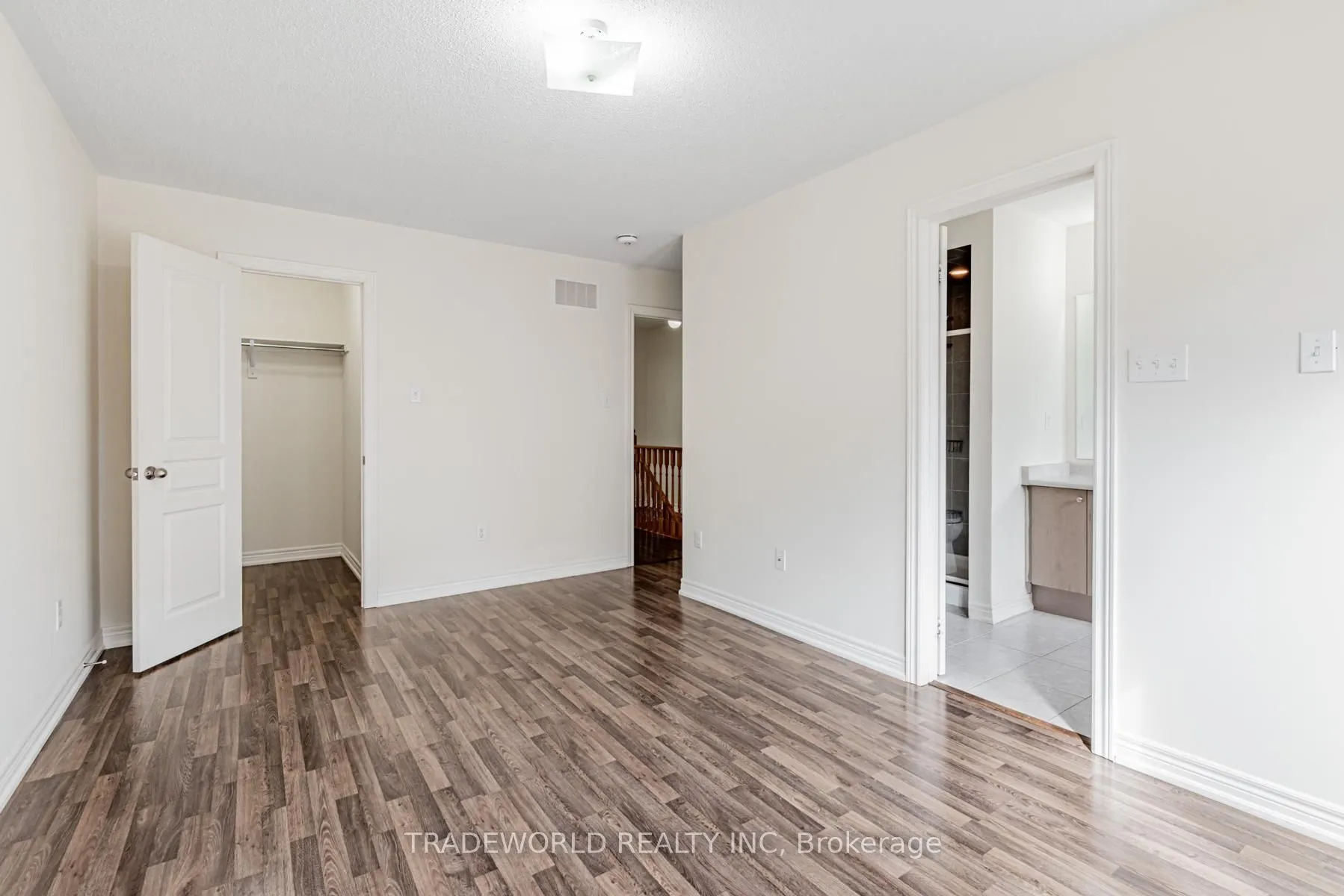 11 Roy Grove Way