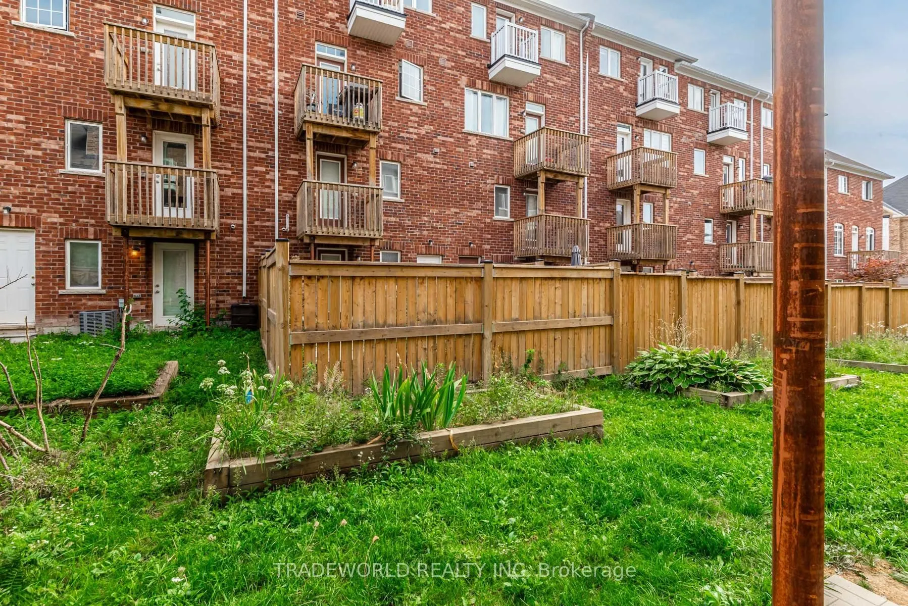 11 Roy Grove Way