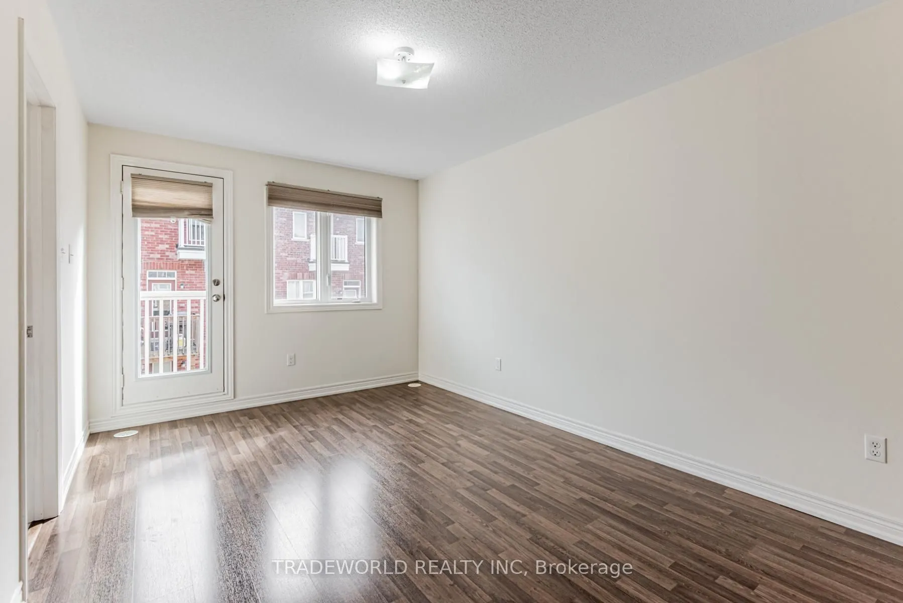 11 Roy Grove Way