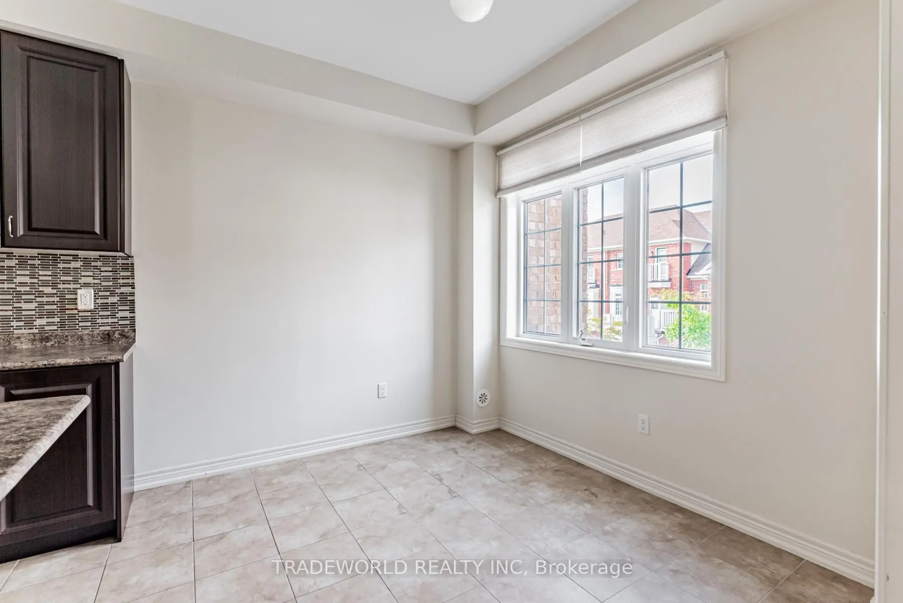 11 Roy Grove Way