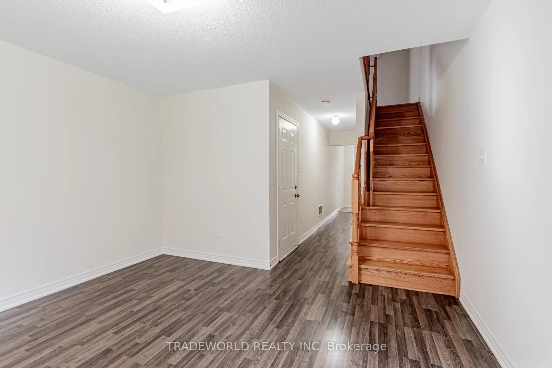 11 Roy Grove Way