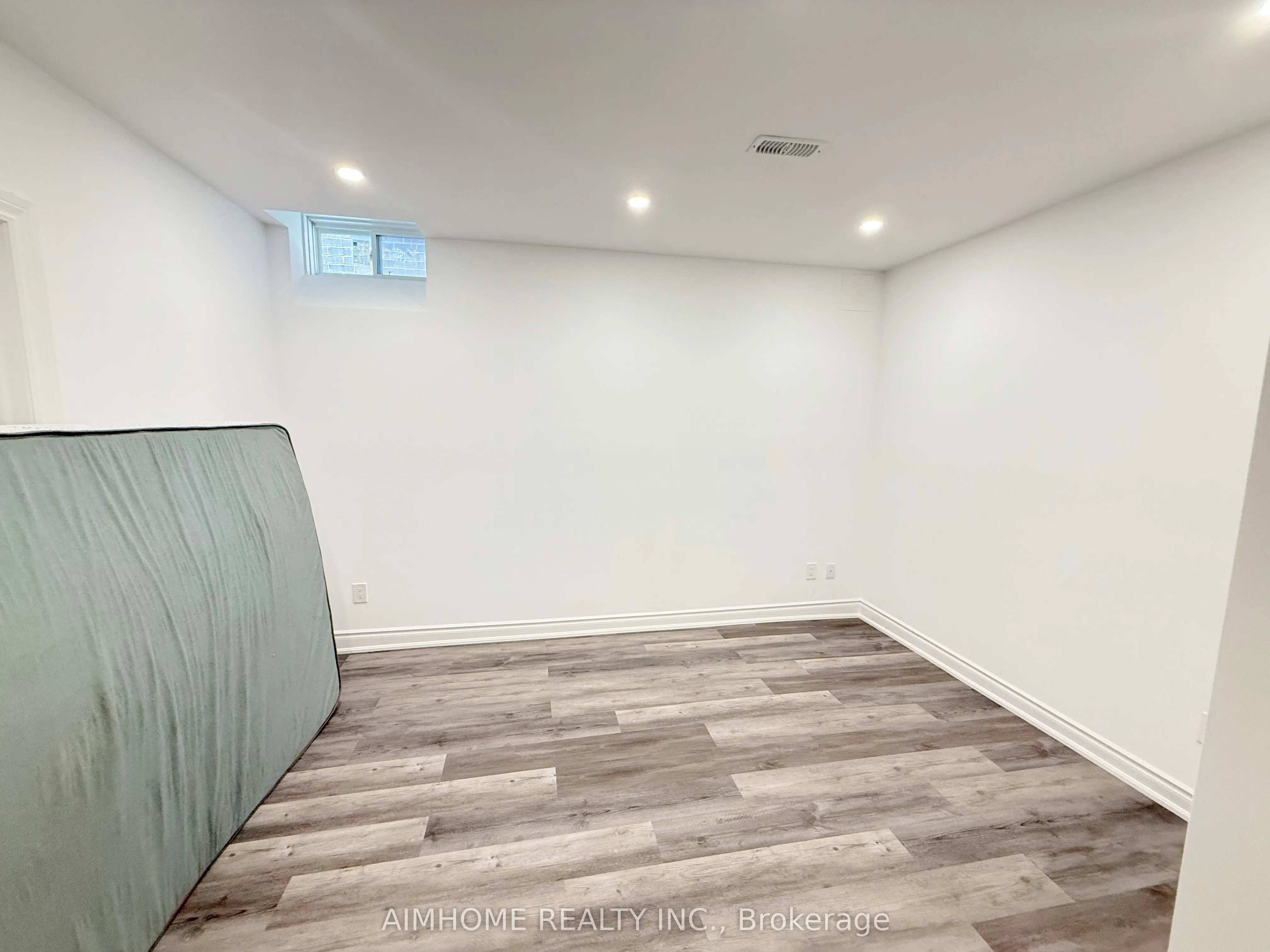 141 Maple Ridge Crescent