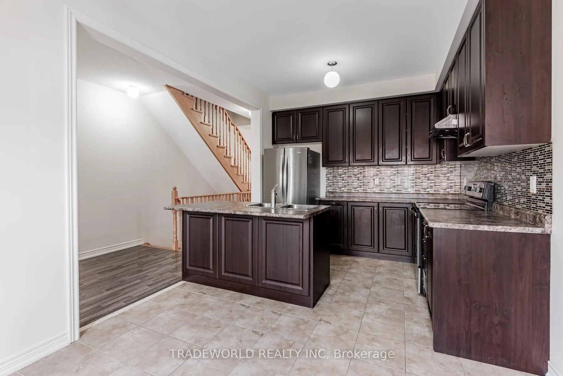 11 Roy Grove Way
