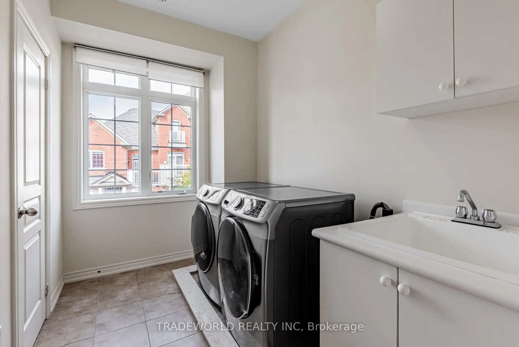 11 Roy Grove Way