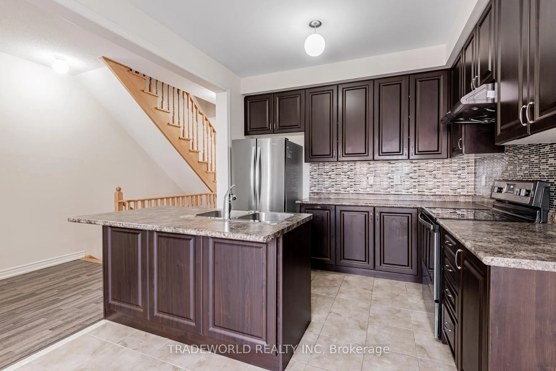 11 Roy Grove Way