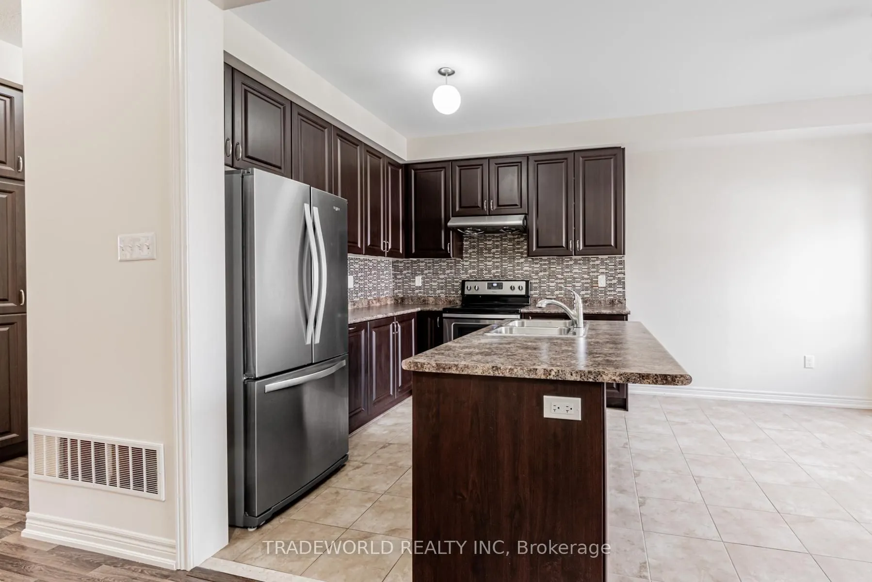 11 Roy Grove Way