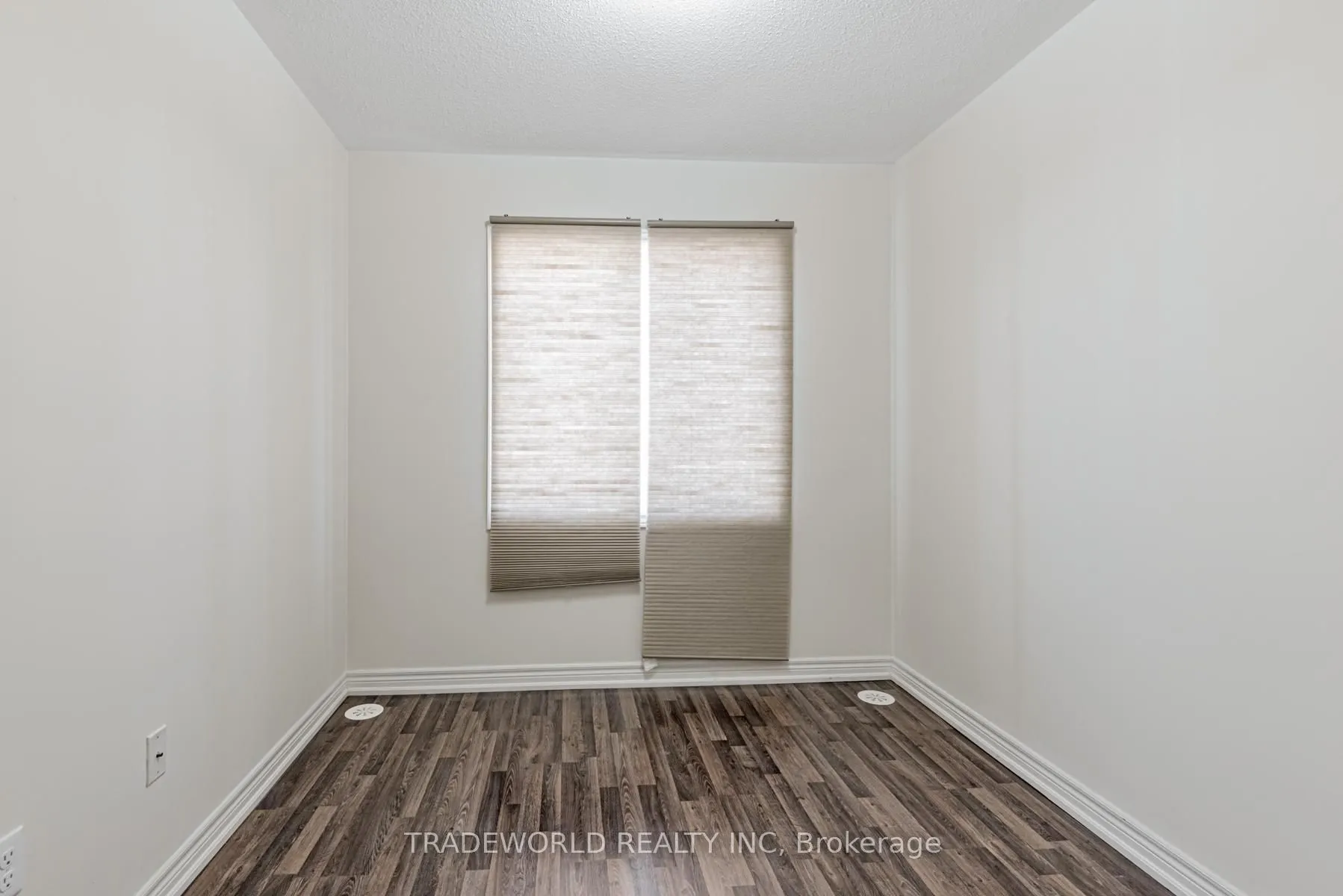 11 Roy Grove Way