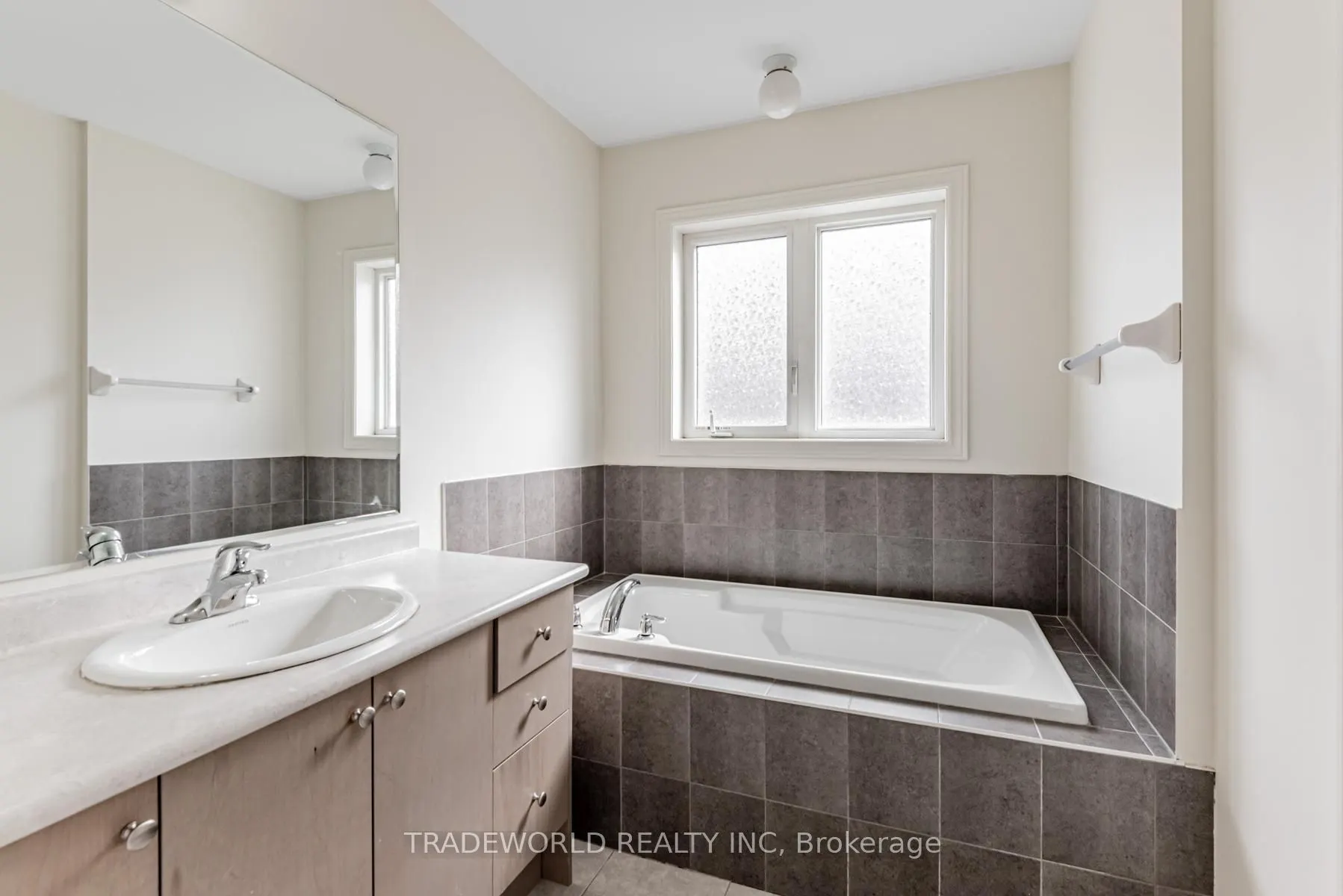 11 Roy Grove Way
