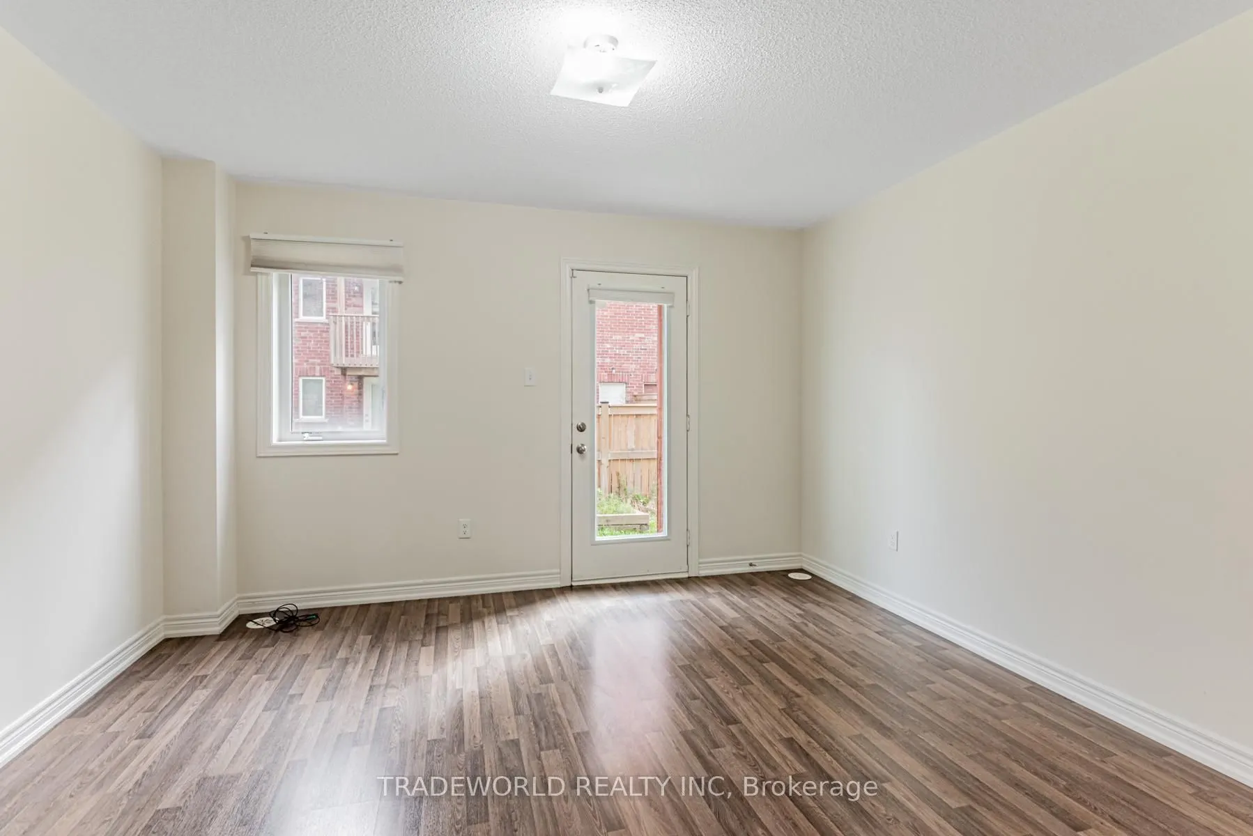11 Roy Grove Way